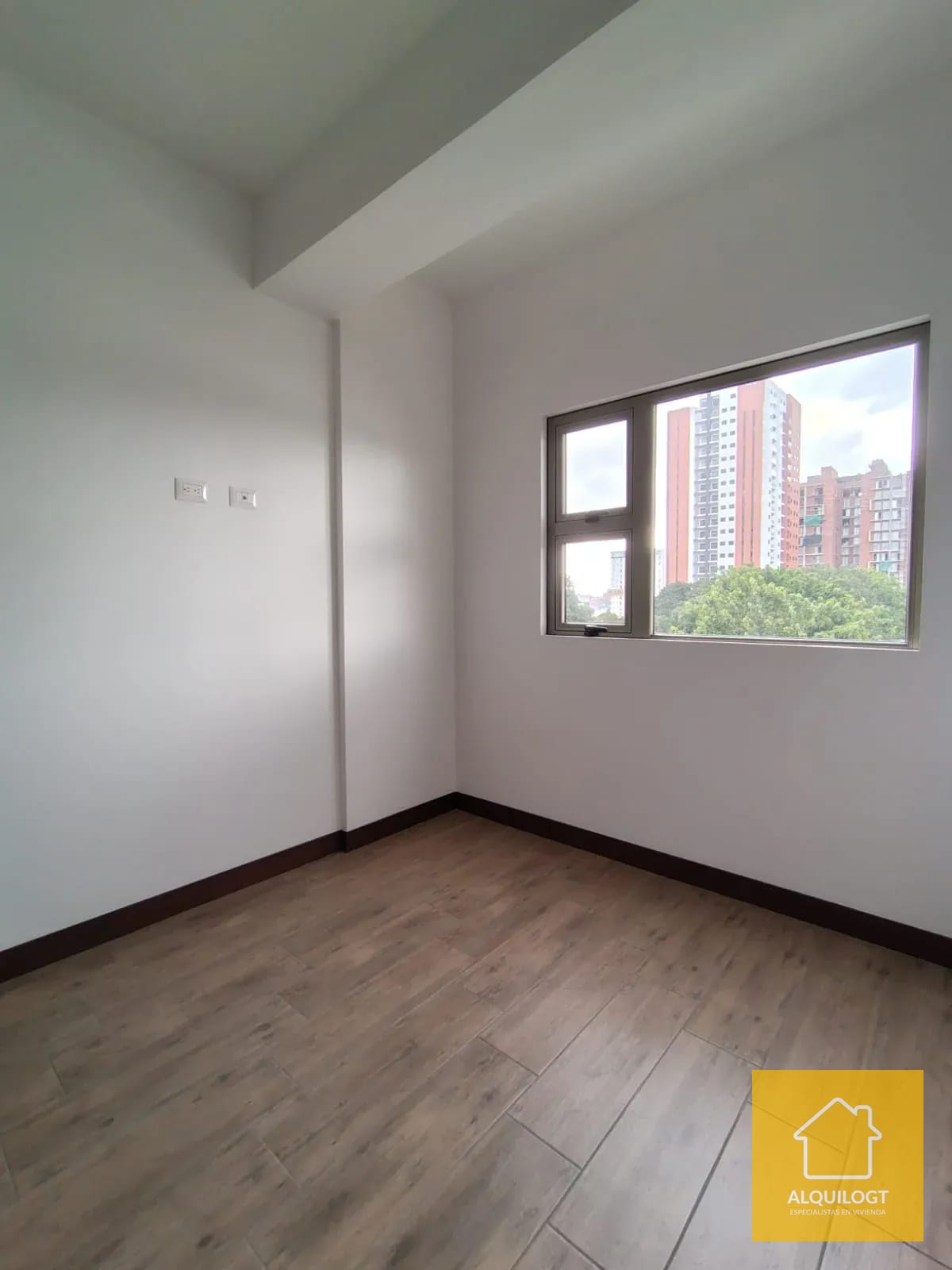 Apartamento Remodelado en Casalini Zona 10 Doble Altura — Apartamento en Alquiler en Cassalini, Zona 10, Guatemala, Ciudad — foto 5 de 17