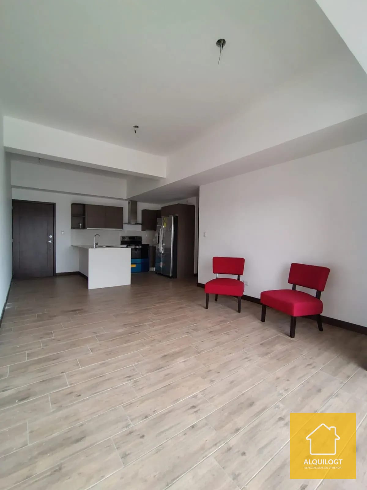 Apartamento Remodelado en Casalini Zona 10 Doble Altura — Apartamento en Alquiler en Cassalini, Zona 10, Guatemala, Ciudad — foto 12 de 17