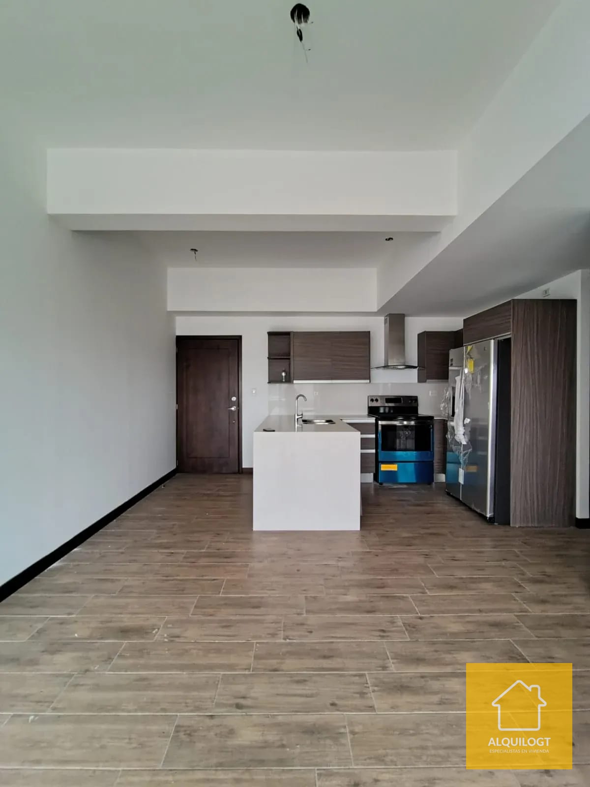 Apartamento Remodelado en Casalini Zona 10 Doble Altura — Apartamento en Alquiler en Cassalini, Zona 10, Guatemala, Ciudad — foto 14 de 17