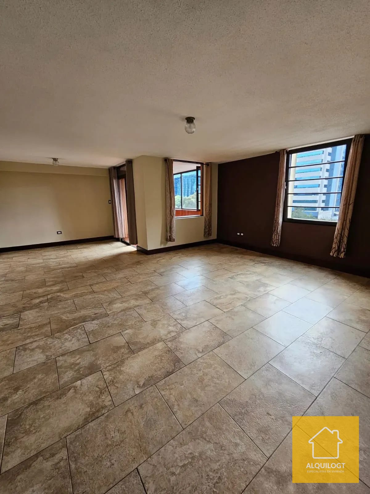 Apartamento la Zona Viva Zona 10 Excelente Ubicacion — Apartamento en Alquiler en Canamco, Zona 10, Guatemala, Ciudad — foto 4 de 12