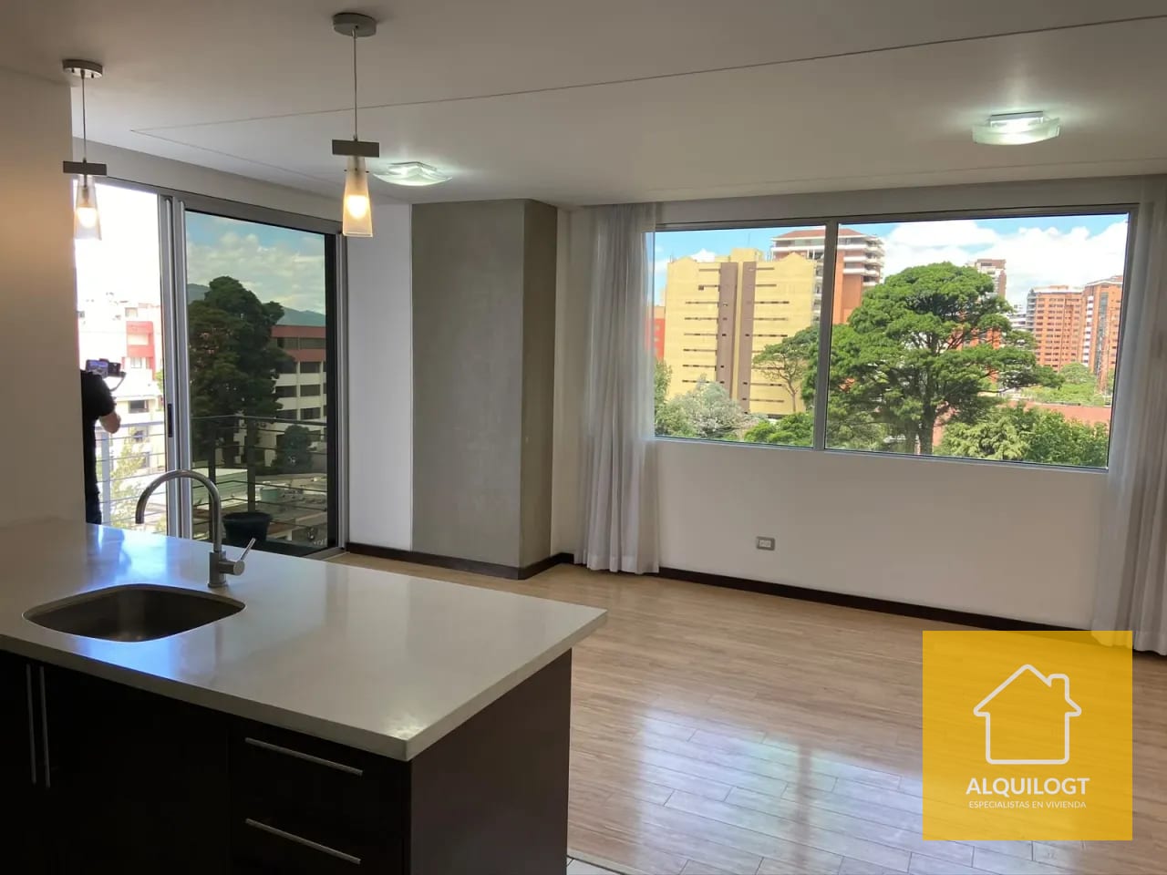Apartamento Cerca Av. las Americas Zona 14 Torre 14 2 Habitaciones — Bodega / Ofibodega en Alquiler en Torre 14, Zona 14, Guatemala, Ciudad — foto 2 de 10