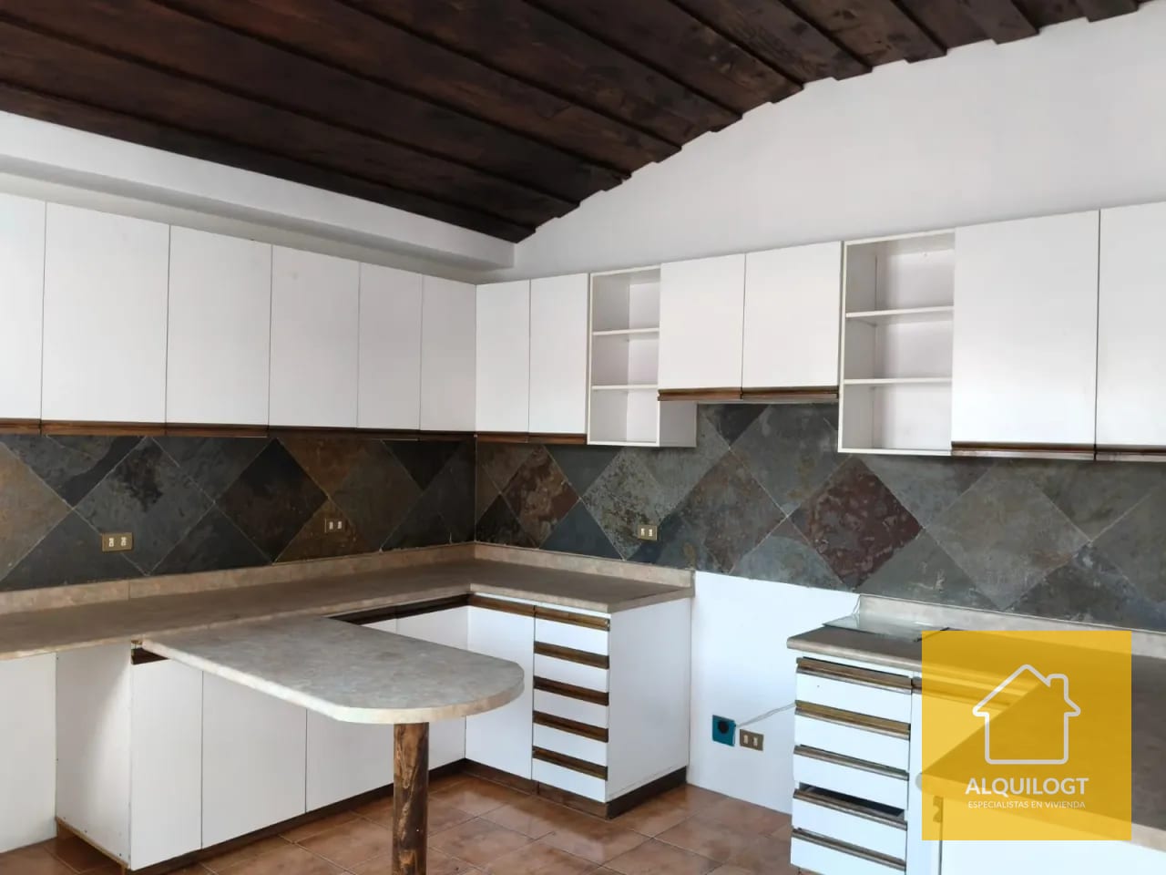 Apto de Segundo Nivel Excelente Ubicacion en San Cristobal — Apartamento en Alquiler en Vista al Valle, Zona 8 Mixco, Guatemala, Ciudad — foto 16 de 16