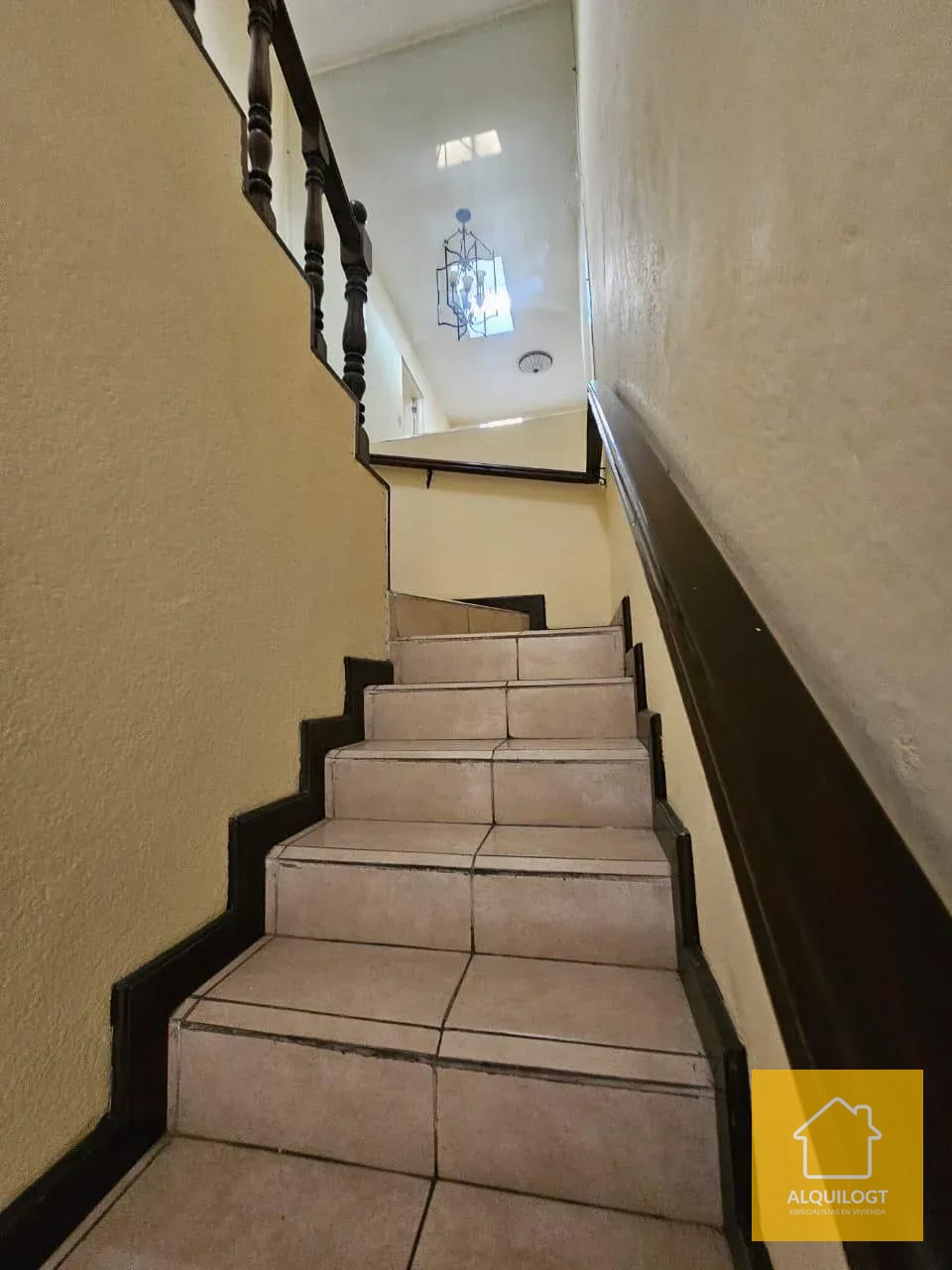 Oportunidad de Vivir en Zona 2 Casa Amplia con Jardin y Terraza — Casa en Alquiler en Baldone, Zona 2, Guatemala, Ciudad — foto 4 de 16