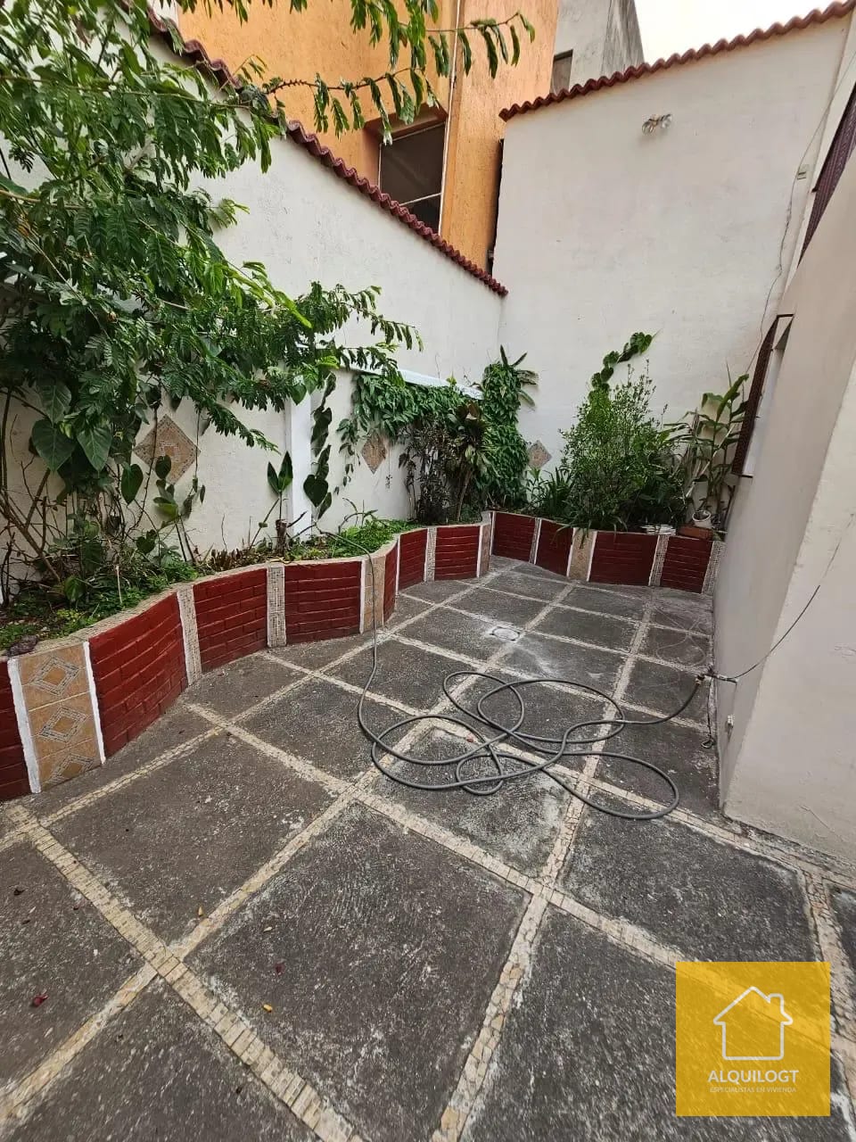 Oportunidad de Vivir en Zona 2 Casa Amplia con Jardin y Terraza — Casa en Alquiler en Baldone, Zona 2, Guatemala, Ciudad — foto 5 de 16