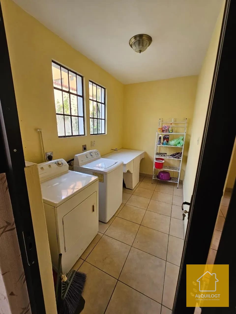 Oportunidad de Vivir en Zona 2 Casa Amplia con Jardin y Terraza — Casa en Alquiler en Baldone, Zona 2, Guatemala, Ciudad — foto 9 de 16