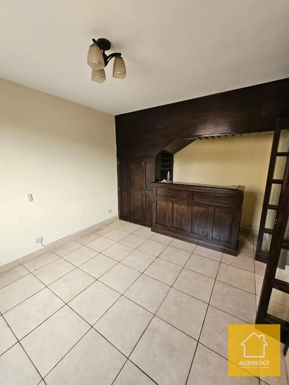 Oportunidad de Vivir en Zona 2 Casa Amplia con Jardin y Terraza — Casa en Alquiler en Baldone, Zona 2, Guatemala, Ciudad — foto 12 de 16