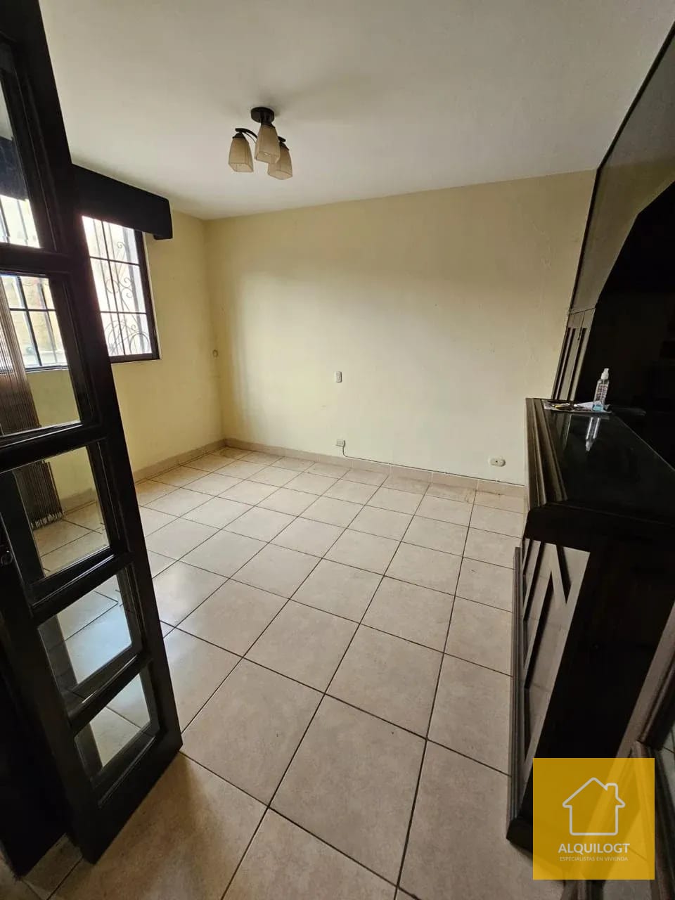 Oportunidad de Vivir en Zona 2 Casa Amplia con Jardin y Terraza — Casa en Alquiler en Baldone, Zona 2, Guatemala, Ciudad — foto 13 de 16