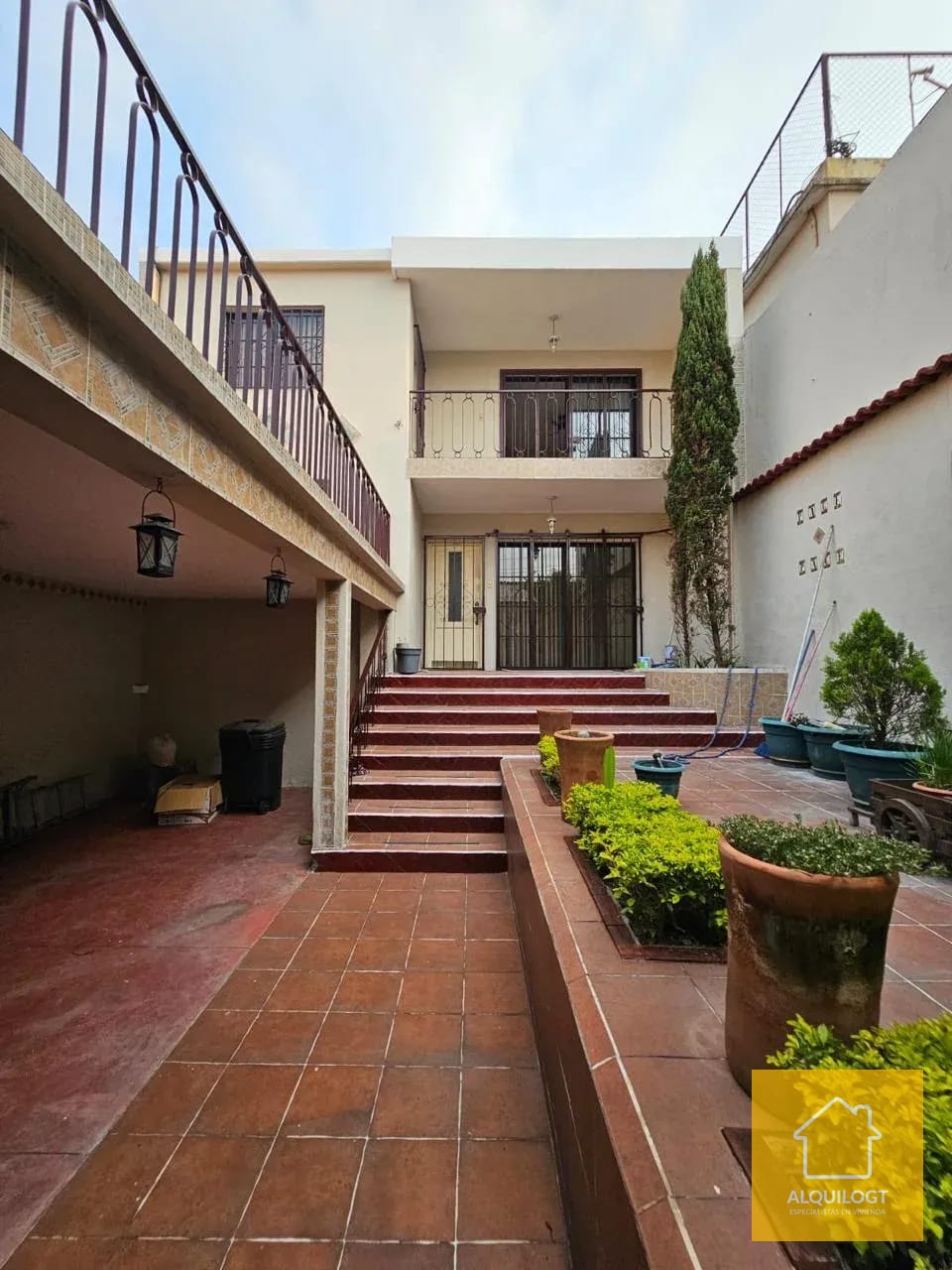 Oportunidad de Vivir en Zona 2 Casa Amplia con Jardin y Terraza — Casa en Alquiler en Baldone, Zona 2, Guatemala, Ciudad — foto 1 de 16