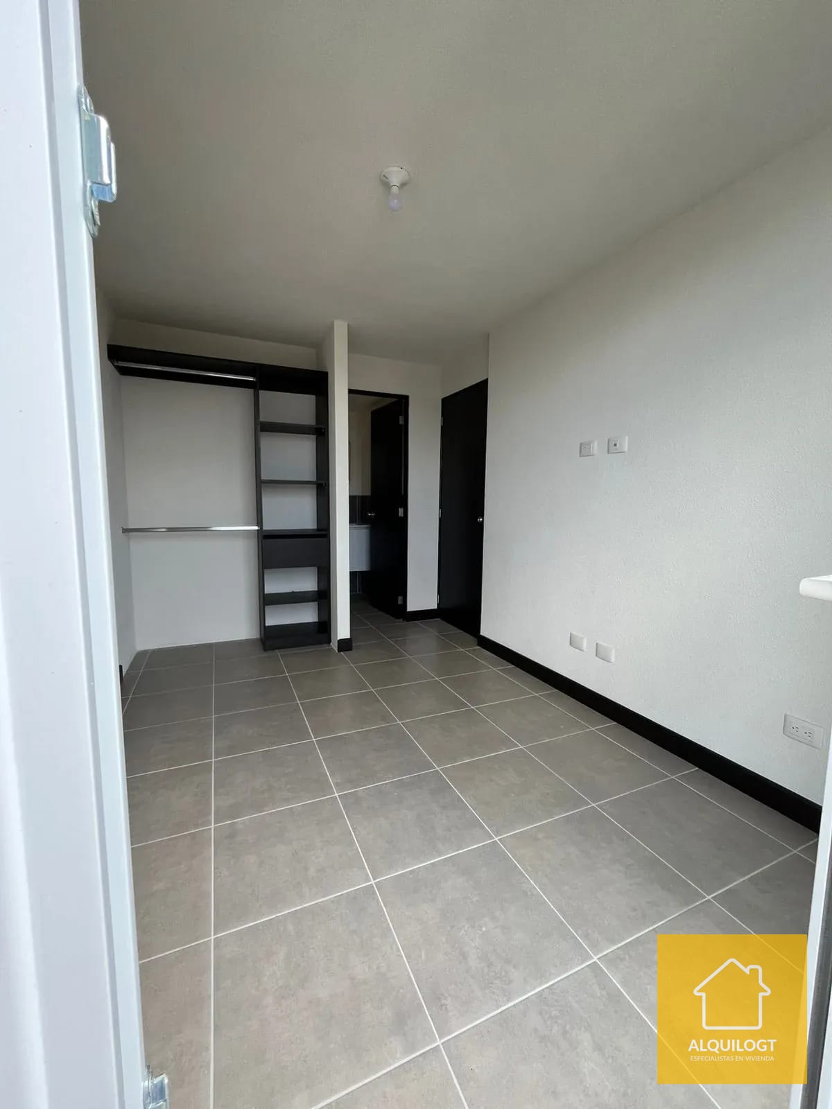 Apartamento Colonia Santa Rosa II Zona 12 Eficio Esenta — Apartamento en Alquiler en Esenta, Zona 12, Guatemala, Ciudad — foto 2 de 17