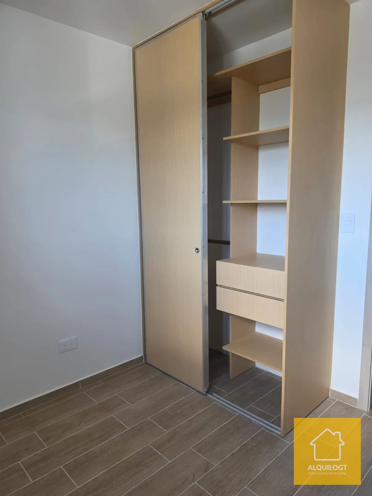 Apartamento Sobre la Petapa Acceso a Atanasio Tzul Andares Doce — Apartamento en Alquiler en Andares Doce, Zona 12, Guatemala, Ciudad — foto 3 de 16