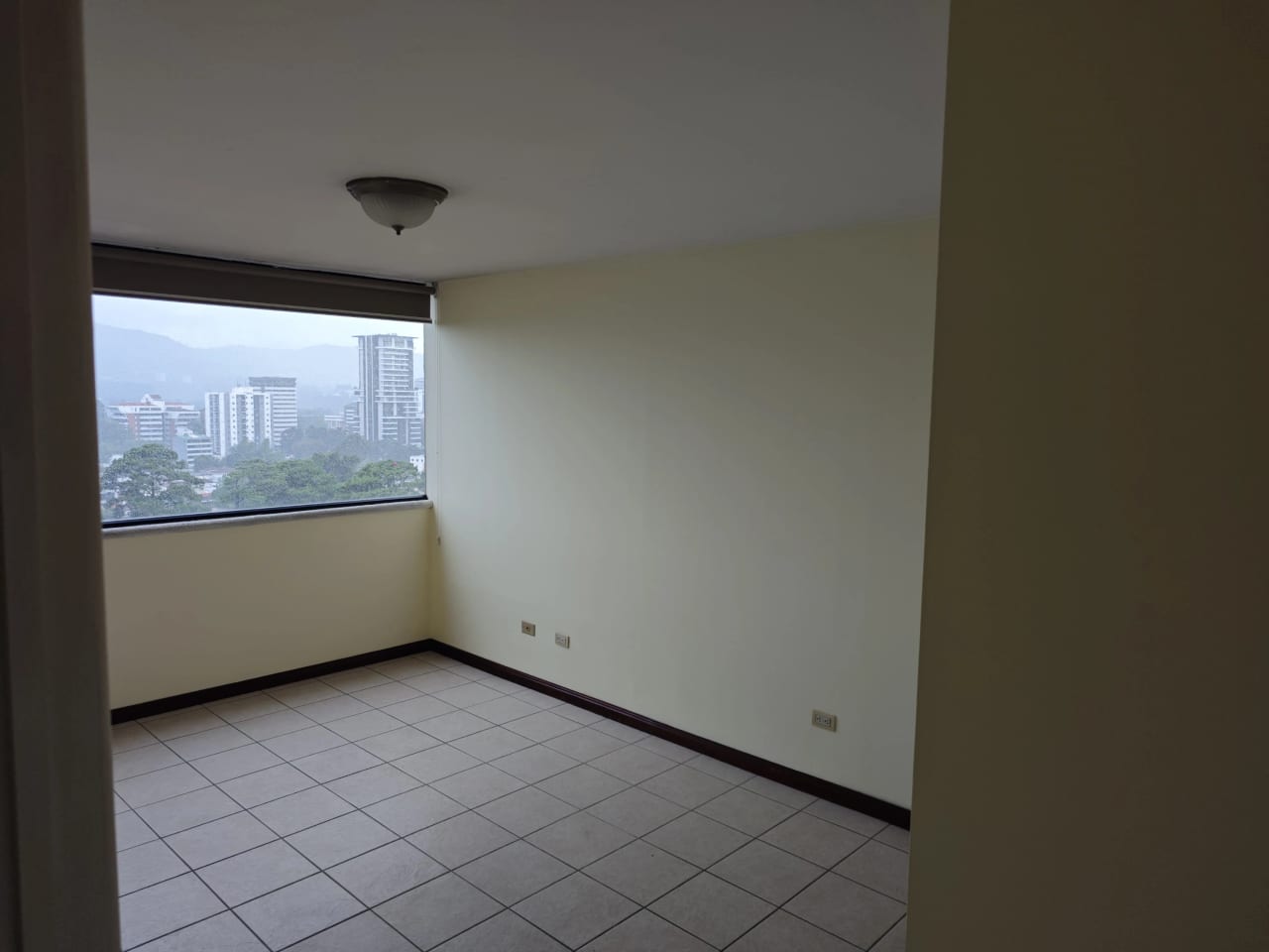 Apartamento en Santorini américas, excelente ubicación — Apartamento en Alquiler en Zona 14, Guatemala, Ciudad — foto 2 de 12
