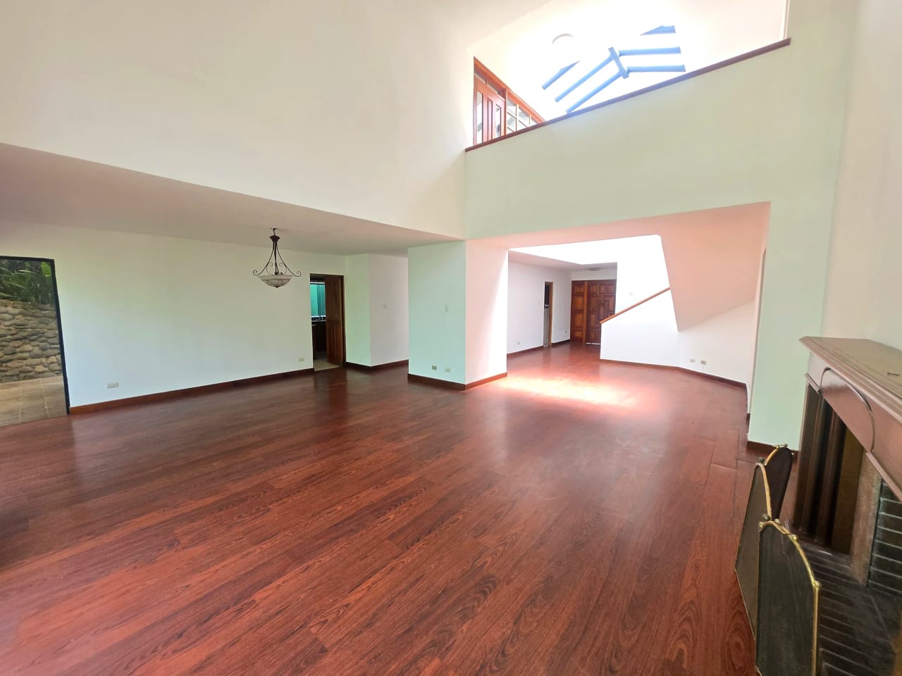 Preciosa casa en venta en Condominio la Encantada, km 12 Caes. — Casa en Venta en Carretera a El Salvador, Guatemala, Ciudad — foto 1 de 13