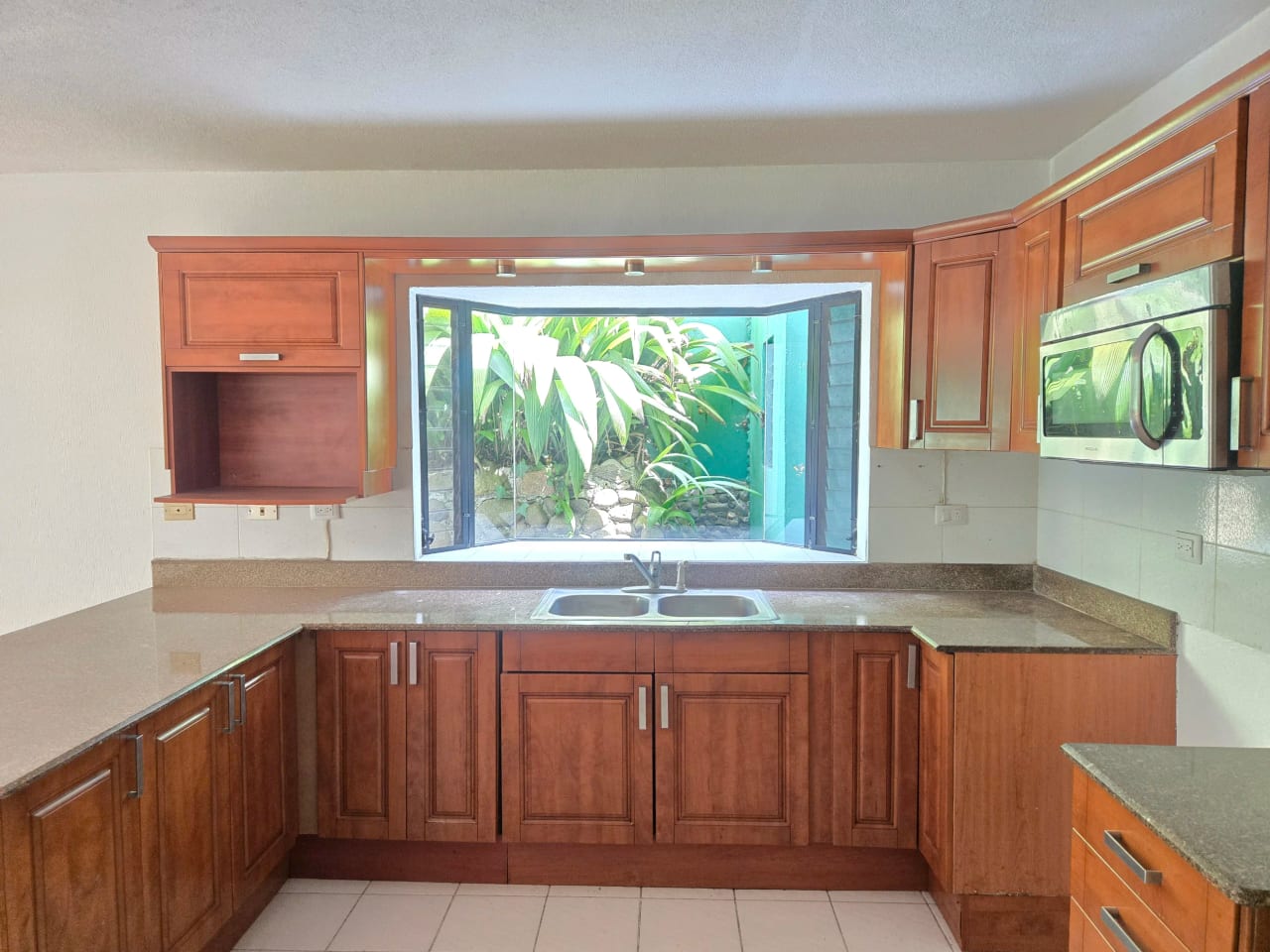 Preciosa casa en venta en Condominio la Encantada, km 12 Caes. — Casa en Venta en Carretera a El Salvador, Guatemala, Ciudad — foto 10 de 13