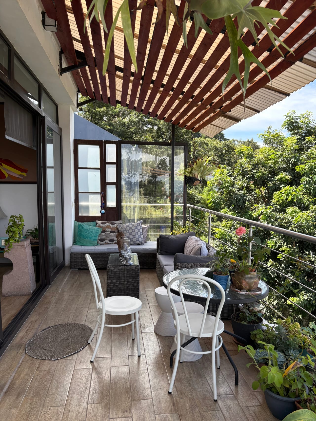 Confort y Naturaleza en Solo Lugar 300Mts +75 — Casa en Alquiler en Bellas Luces, Santa Catarina Pinula, Guatemala, Ciudad — foto 1 de 7