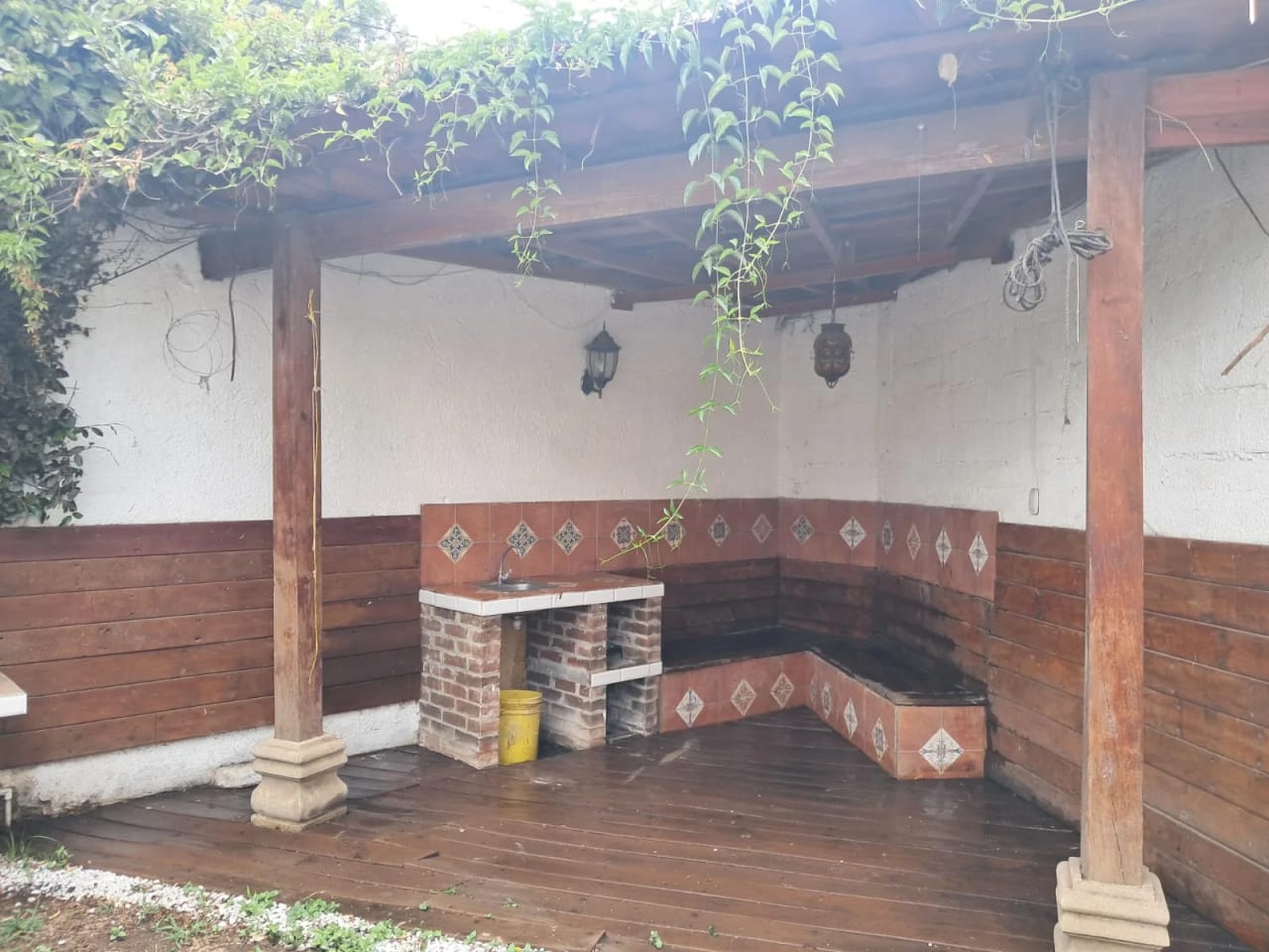 Encanto colonial, jardín y piscina. San Pedro Las Huertas — Casa en Venta en San Rafael Pie de la Cuesta, Sacatepéquez — foto 3 de 4