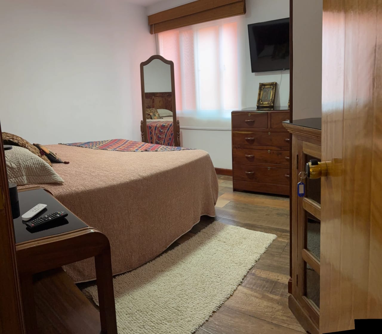 Ubicacion Privilegiada, en el Corazon Z de .10. Comodidad y Estilo — Apartamento en Alquiler en Zona 10, Guatemala, Ciudad — foto 5 de 7