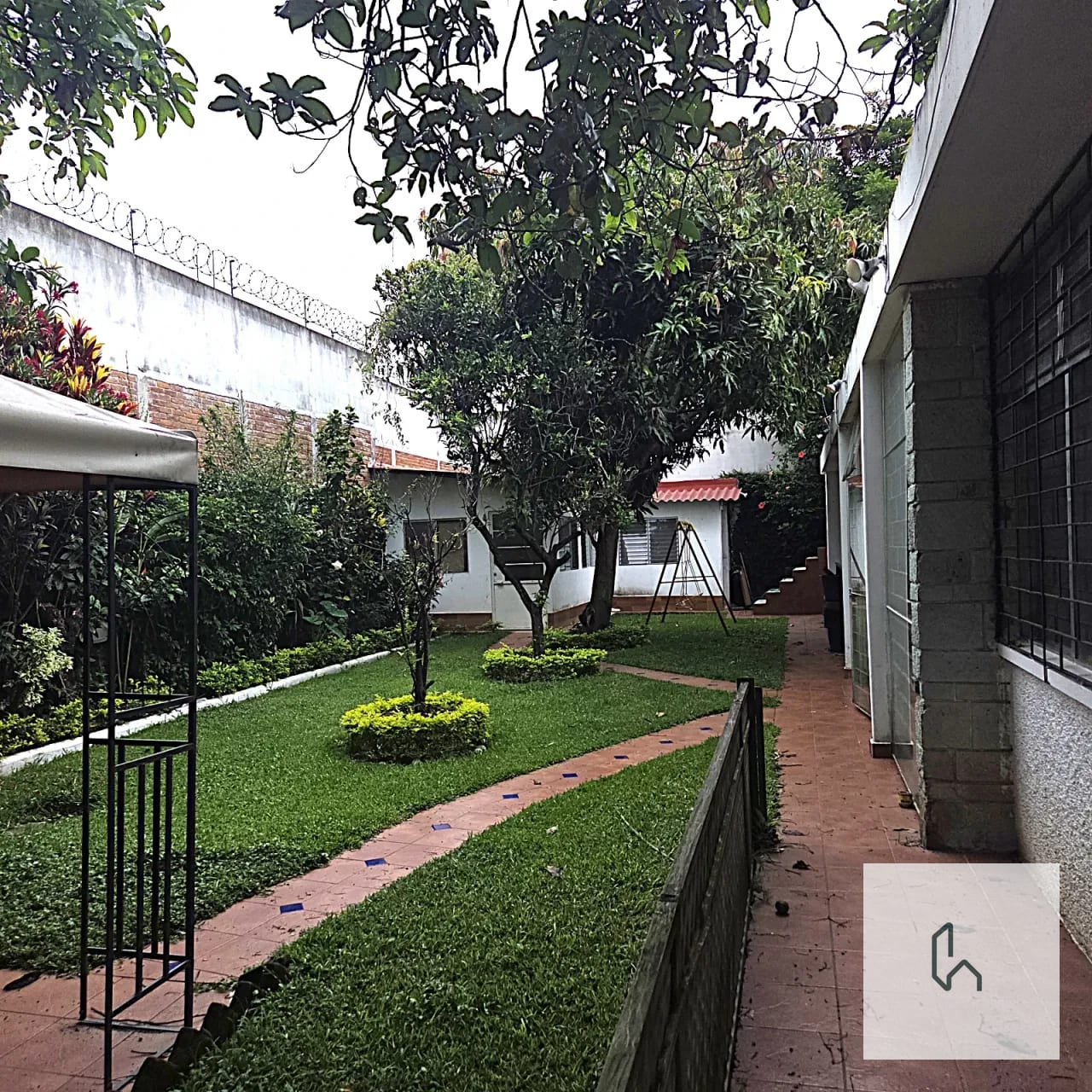AMPLIA CASA EN RENTA EN ZONA 10 — Casa en Alquiler en Zona 10, Guatemala, Ciudad — foto 7 de 16