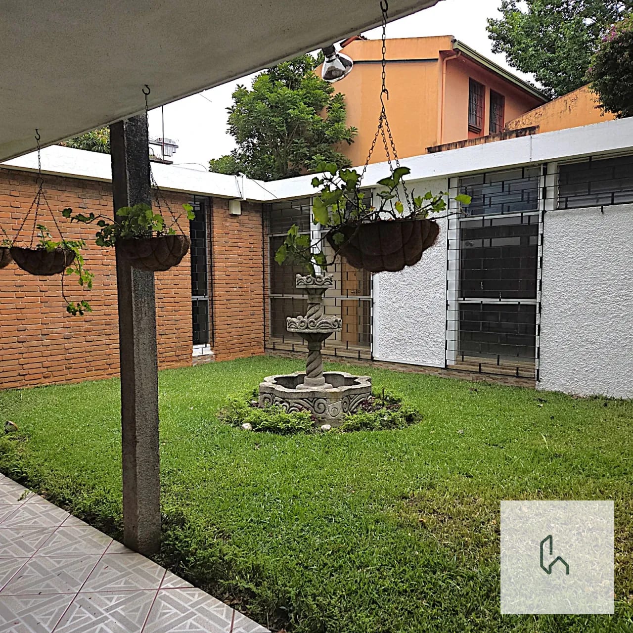 AMPLIA CASA EN RENTA EN ZONA 10 — Casa en Alquiler en Zona 10, Guatemala, Ciudad — foto 1 de 16