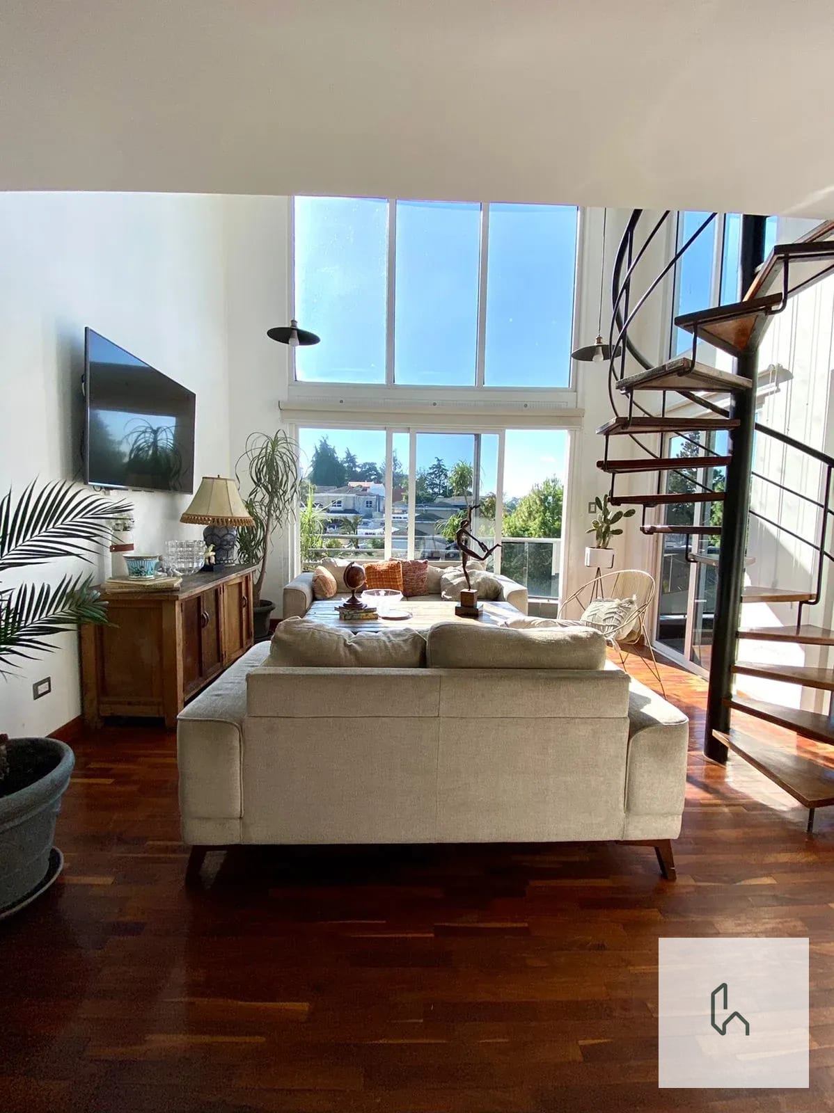 Elegante Apartamento Tipo Loft en Venta en Z.16 la Montaña — Apartamento en Venta en La Montaña, Zona 16, Guatemala, Ciudad — foto 2 de 14