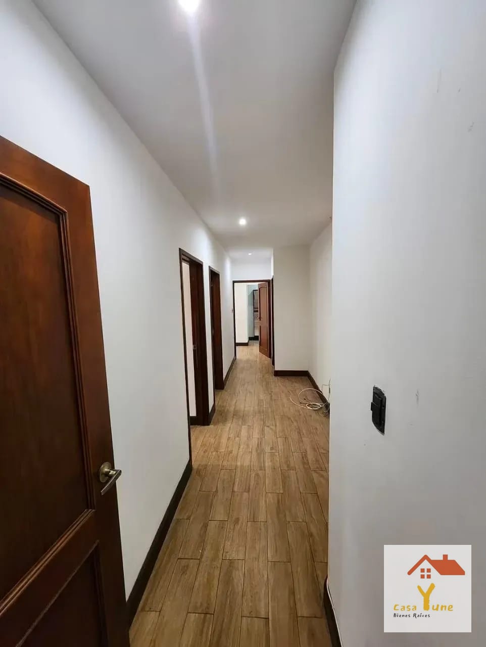Apartamento en Alquiler Zona 10 Dentro de Colonia Oakland — Apartamento en Alquiler en Oakland 12-24, Zona 10, Guatemala, Ciudad — foto 3 de 13