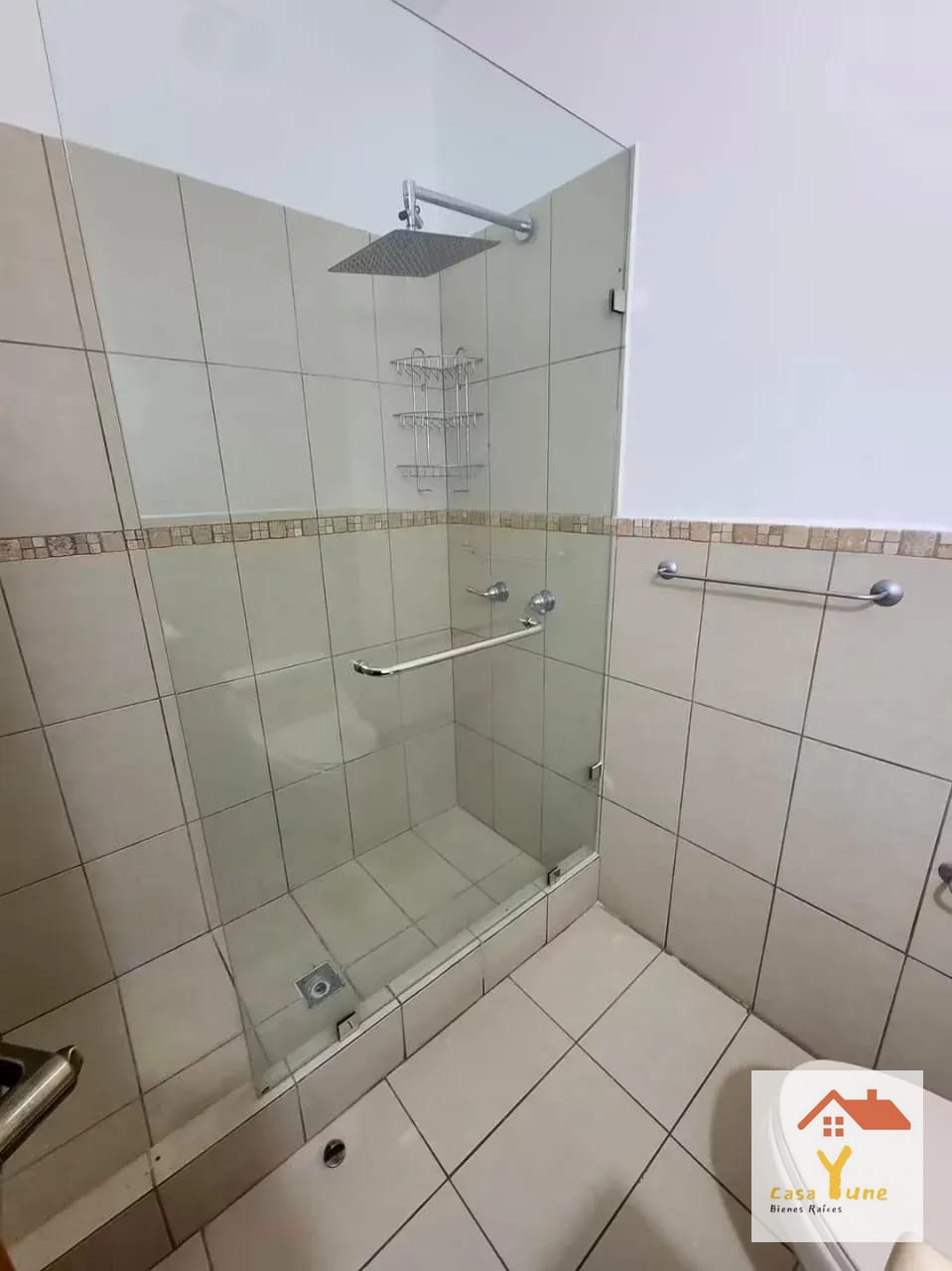 Apartamento en Alquiler Zona 10 Dentro de Colonia Oakland — Apartamento en Alquiler en Oakland 12-24, Zona 10, Guatemala, Ciudad — foto 11 de 13