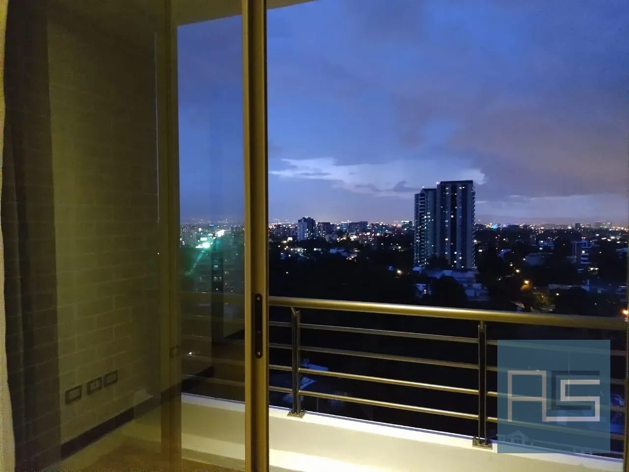 Apto amplio muy iluminado de 2 habitaciones con balcones en venta ZONA 15, VH II — Apartamento en Venta en Torre Verde, Zona 15, Guatemala, Ciudad — foto 1 de 17