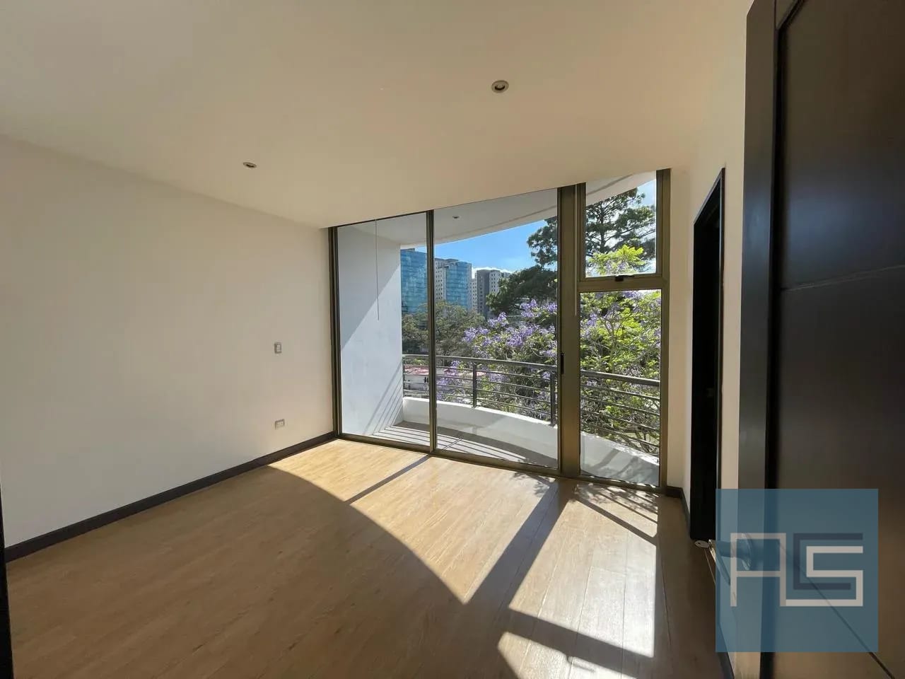 Apto amplio muy iluminado de 2 habitaciones con balcones en venta ZONA 15, VH II — Apartamento en Venta en Torre Verde, Zona 15, Guatemala, Ciudad — foto 6 de 17