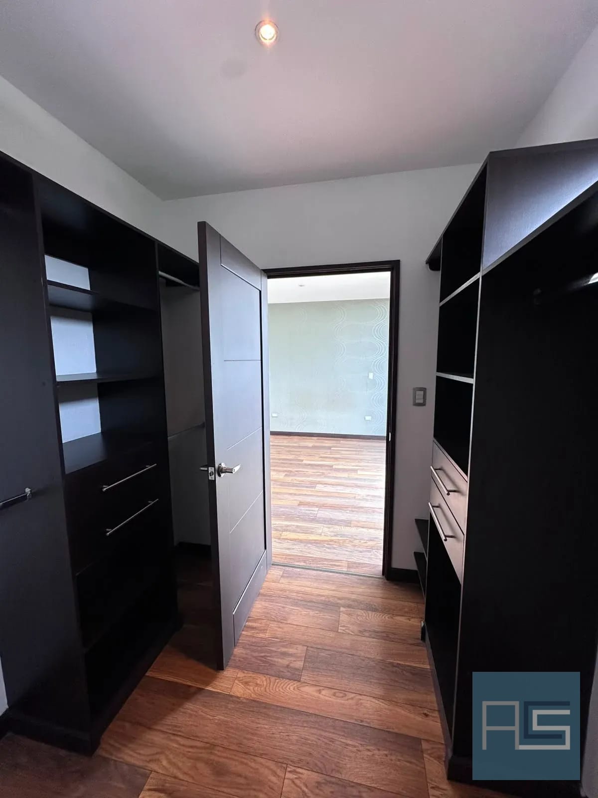 Apto amplio muy iluminado de 2 habitaciones con balcones en venta ZONA 15, VH II — Apartamento en Venta en Torre Verde, Zona 15, Guatemala, Ciudad — foto 9 de 17