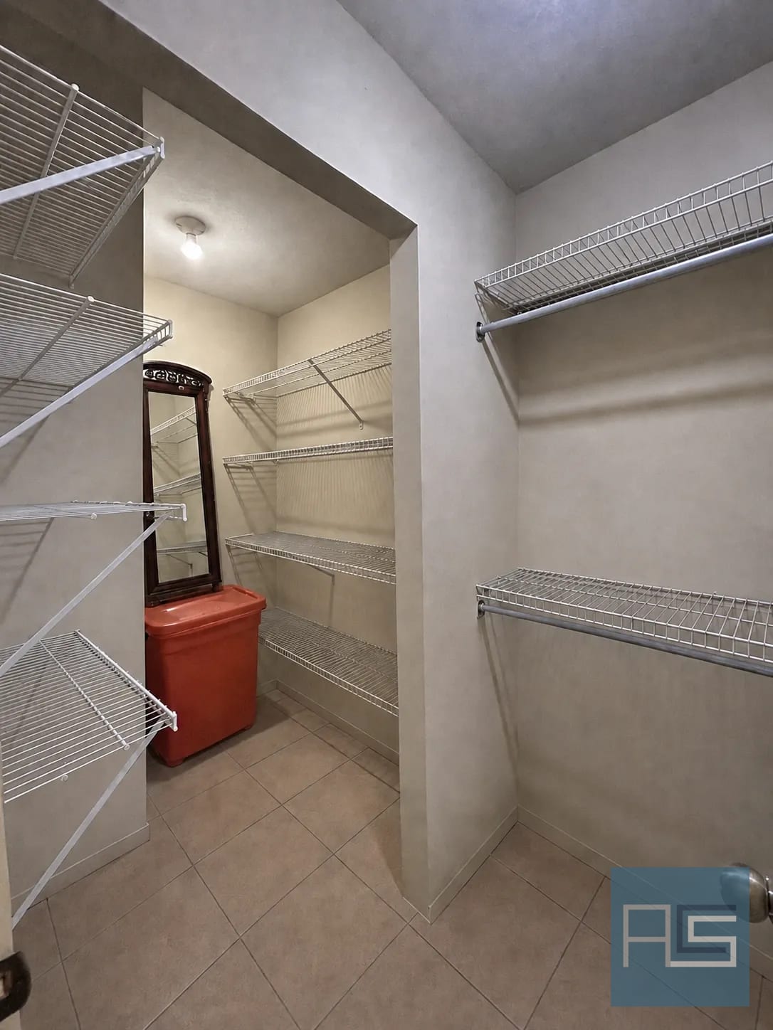 Hermosa Casa en Venta - San Agustín, El Naranjo Zona 4 de Mixco — Casa en Venta en Condado Naranjo, Zona 4 Mixco, Guatemala, Ciudad — foto 9 de 17
