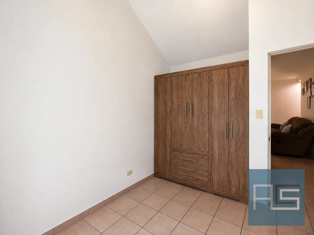 Hermosa Casa en Venta - San Agustín, El Naranjo Zona 4 de Mixco — Casa en Venta en Condado Naranjo, Zona 4 Mixco, Guatemala, Ciudad — foto 13 de 17