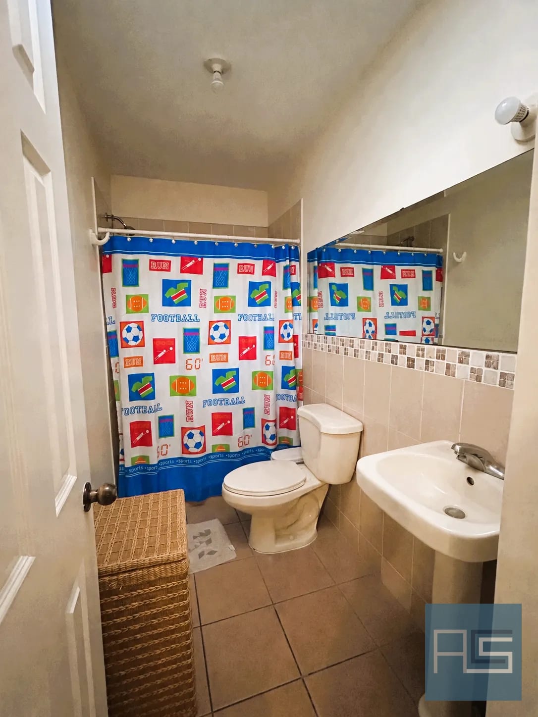 Hermosa Casa en Venta - San Agustín, El Naranjo Zona 4 de Mixco — Casa en Venta en Condado Naranjo, Zona 4 Mixco, Guatemala, Ciudad — foto 16 de 17