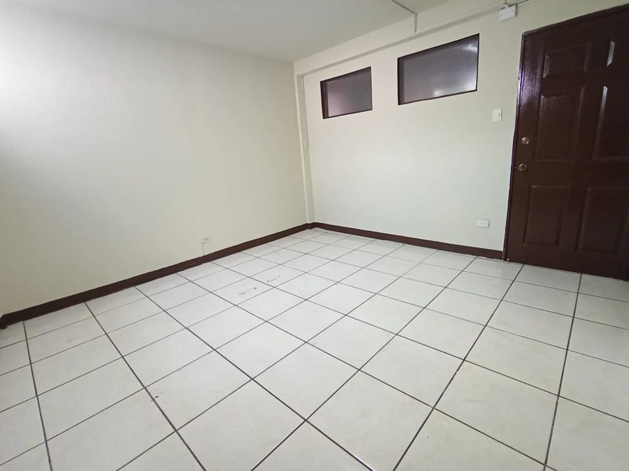 🏢 OFICINA EN RENTA - ZONA 10 — Oficina en Alquiler en Zona 10, Guatemala, Ciudad — foto 1 de 7