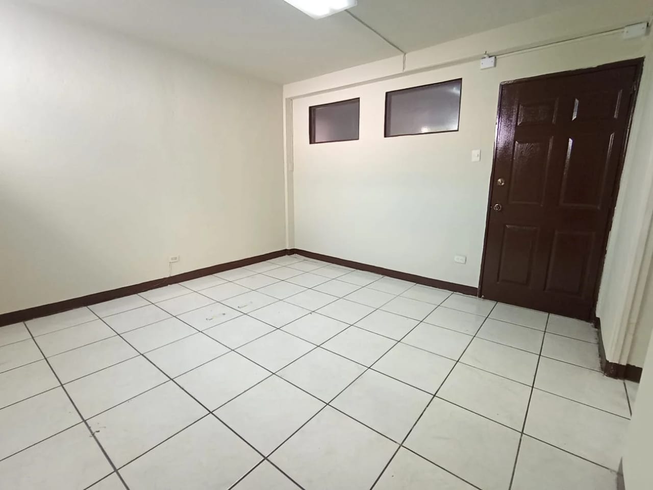 🏢 OFICINA EN RENTA - ZONA 10 — Oficina en Alquiler en Zona 10, Guatemala, Ciudad — foto 3 de 7