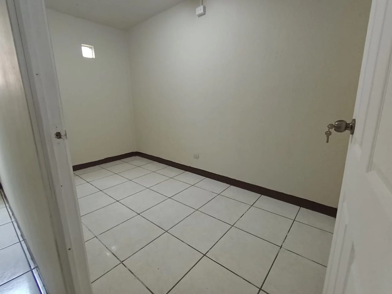 🏢 OFICINA EN RENTA - ZONA 10 — Oficina en Alquiler en Zona 10, Guatemala, Ciudad — foto 6 de 7