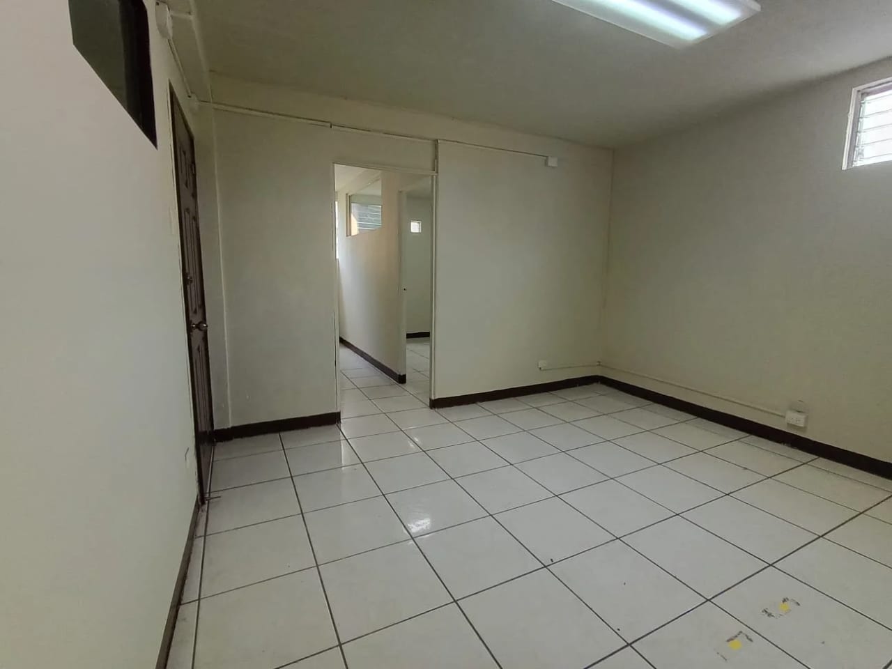 🏢 OFICINA EN RENTA - ZONA 10 — Oficina en Alquiler en Zona 10, Guatemala, Ciudad — foto 5 de 7