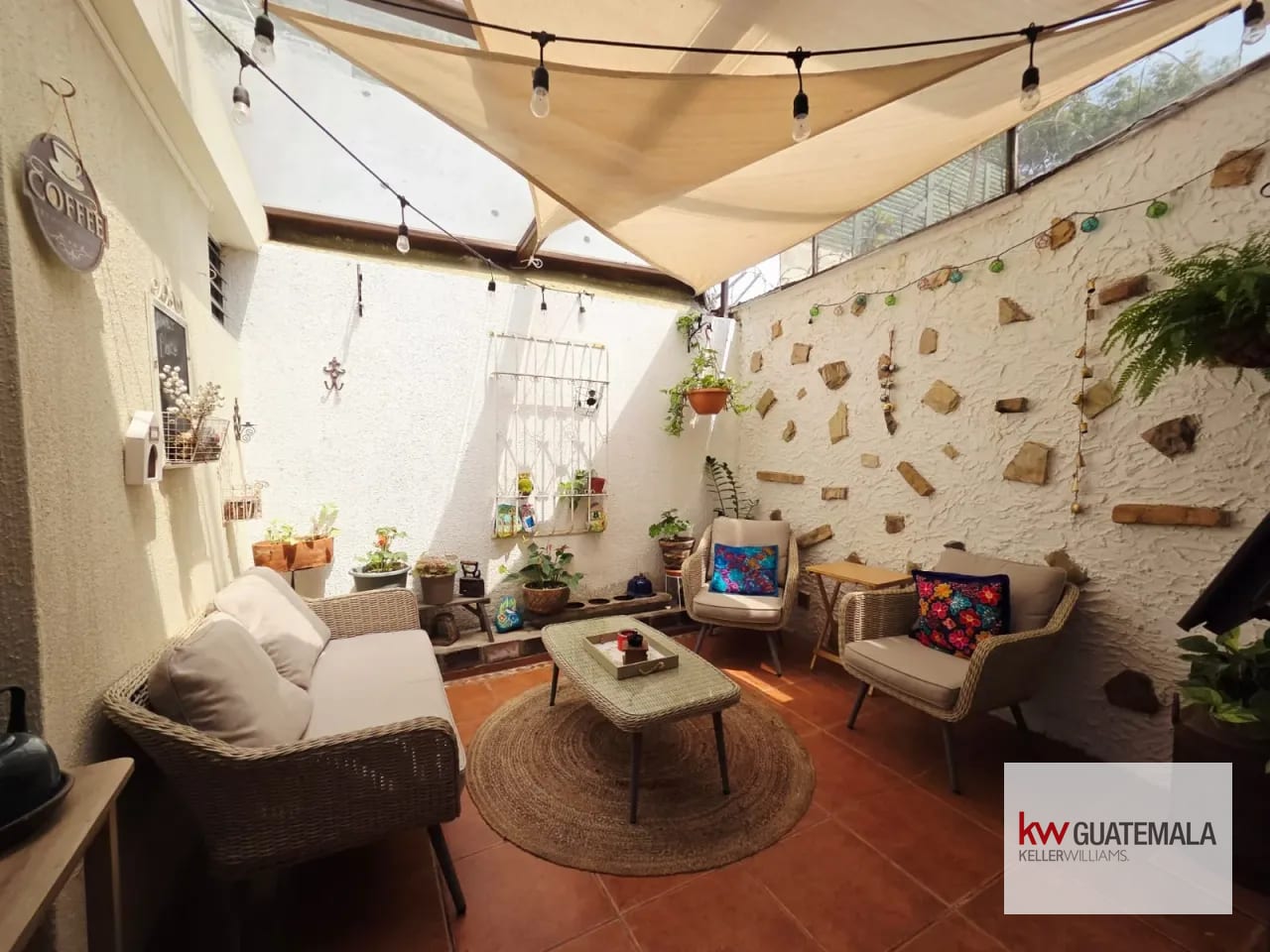 VENTA DE CASA EN RESIDENCIAL SUIZA 3 EL ENCINAL — Casa en Venta en El Encinal, Zona 7 Mixco, Guatemala, Ciudad — foto 3 de 15