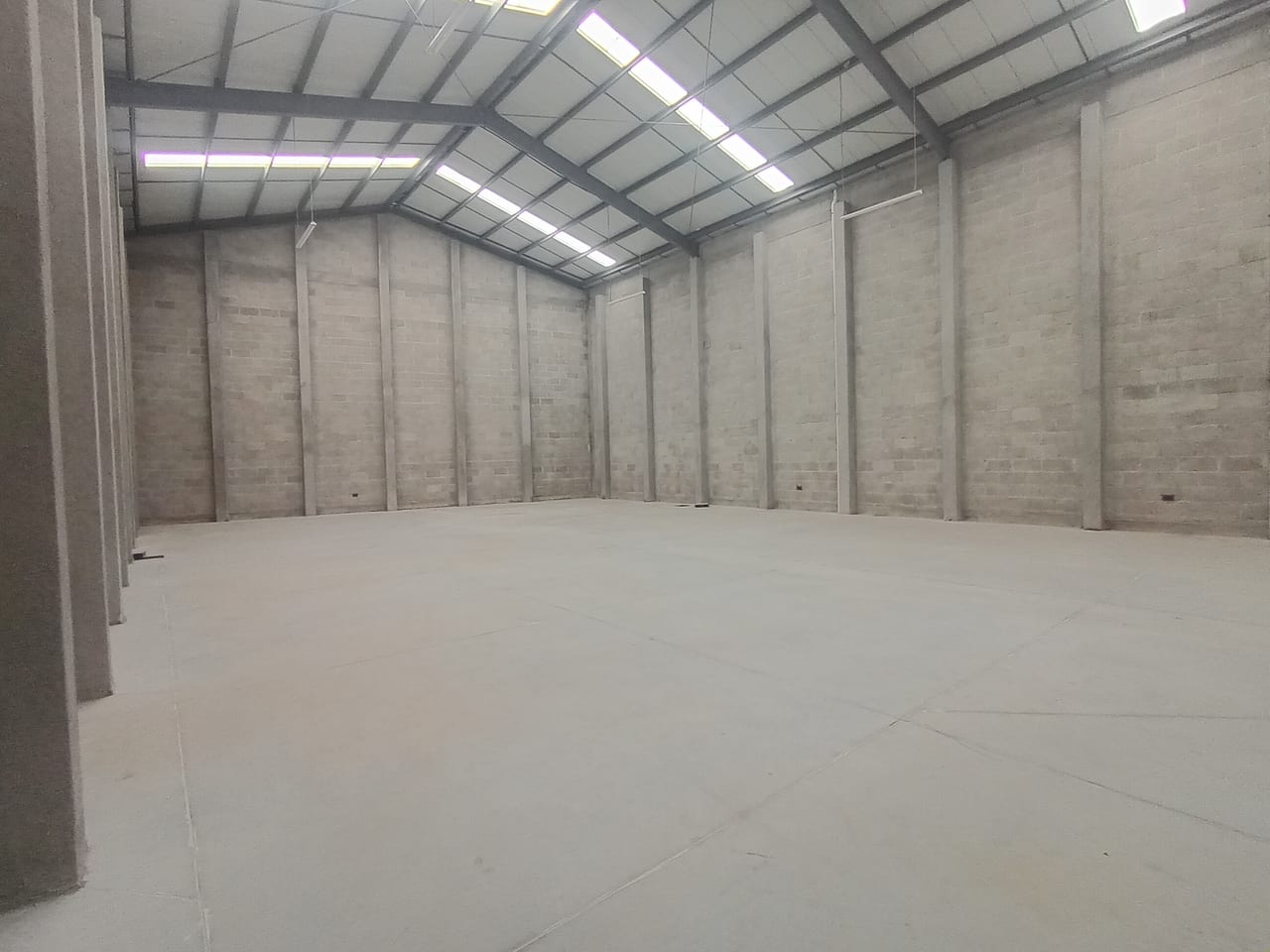 🏢 Ofiespacio en Renta | desde 176.25 m² de Construcción — Bodega / Ofibodega en Alquiler en San Andrés Itzapa, Chimaltenango — foto 3 de 4