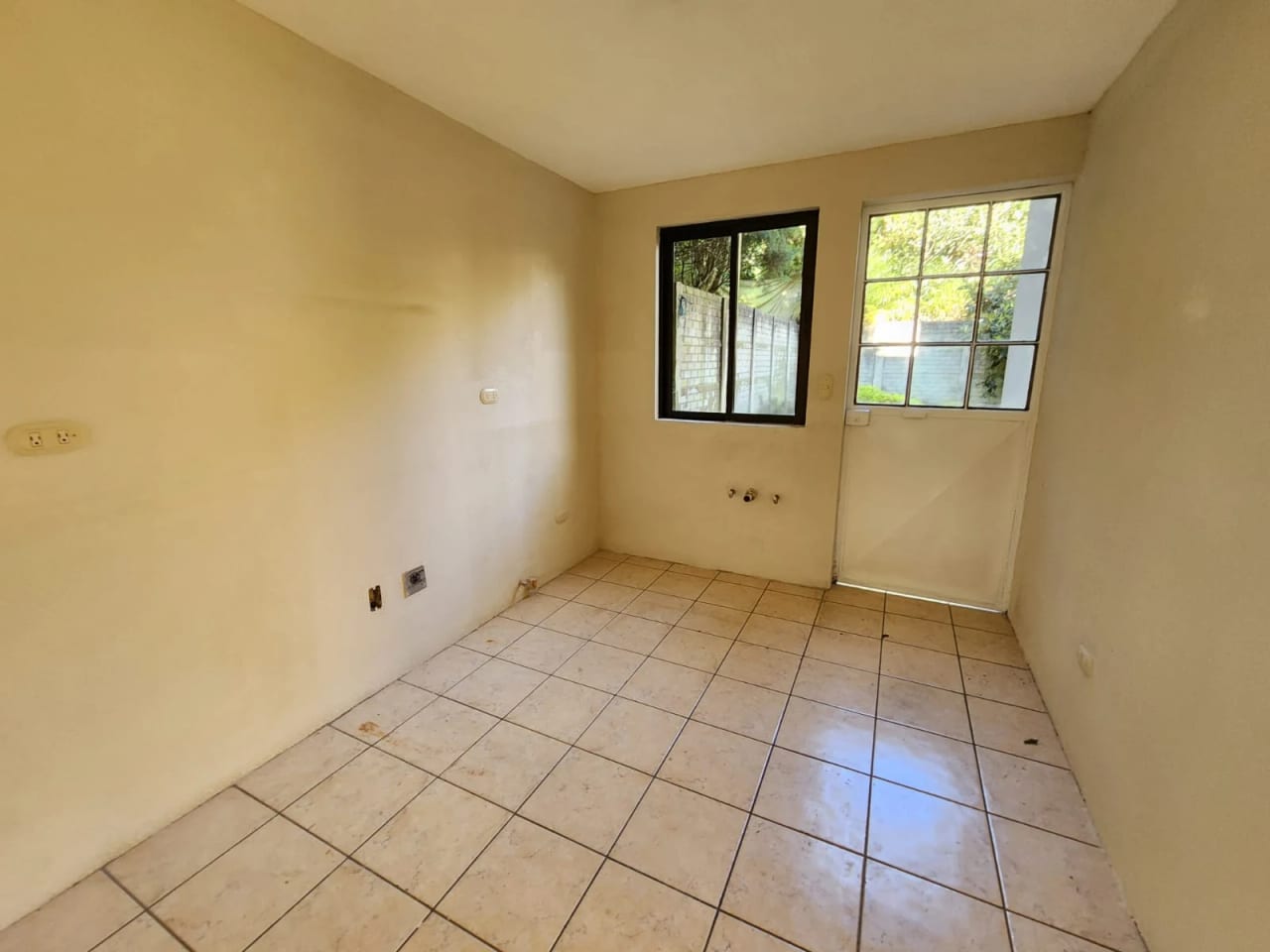 casa en venta en caes km. 19.5 — Casa en Venta en Carretera a El Salvador, Guatemala, Ciudad — foto 5 de 13