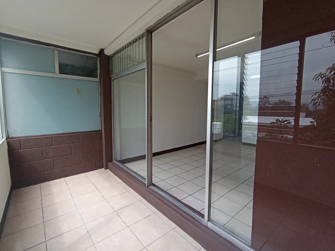 Oficina en renta en zona 10 — Oficina en Alquiler en Zona 10, Guatemala, Ciudad — foto 5 de 6