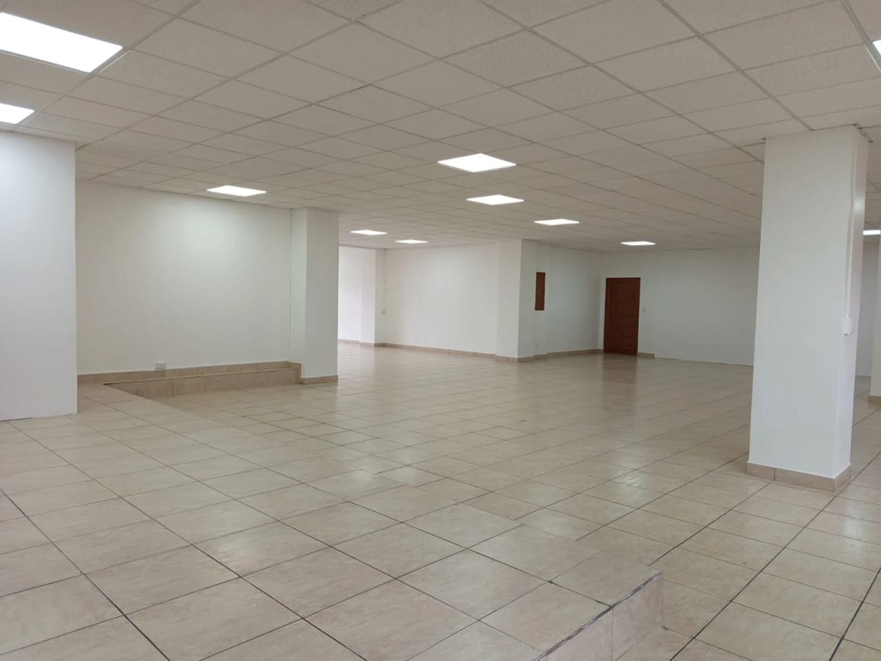 SE RENTA AMPLIA OFICINA CORPORATIVA DE 240 MT2 EN ZONA 13 — Oficina en Alquiler en Zona 13, Guatemala, Ciudad — foto 5 de 17