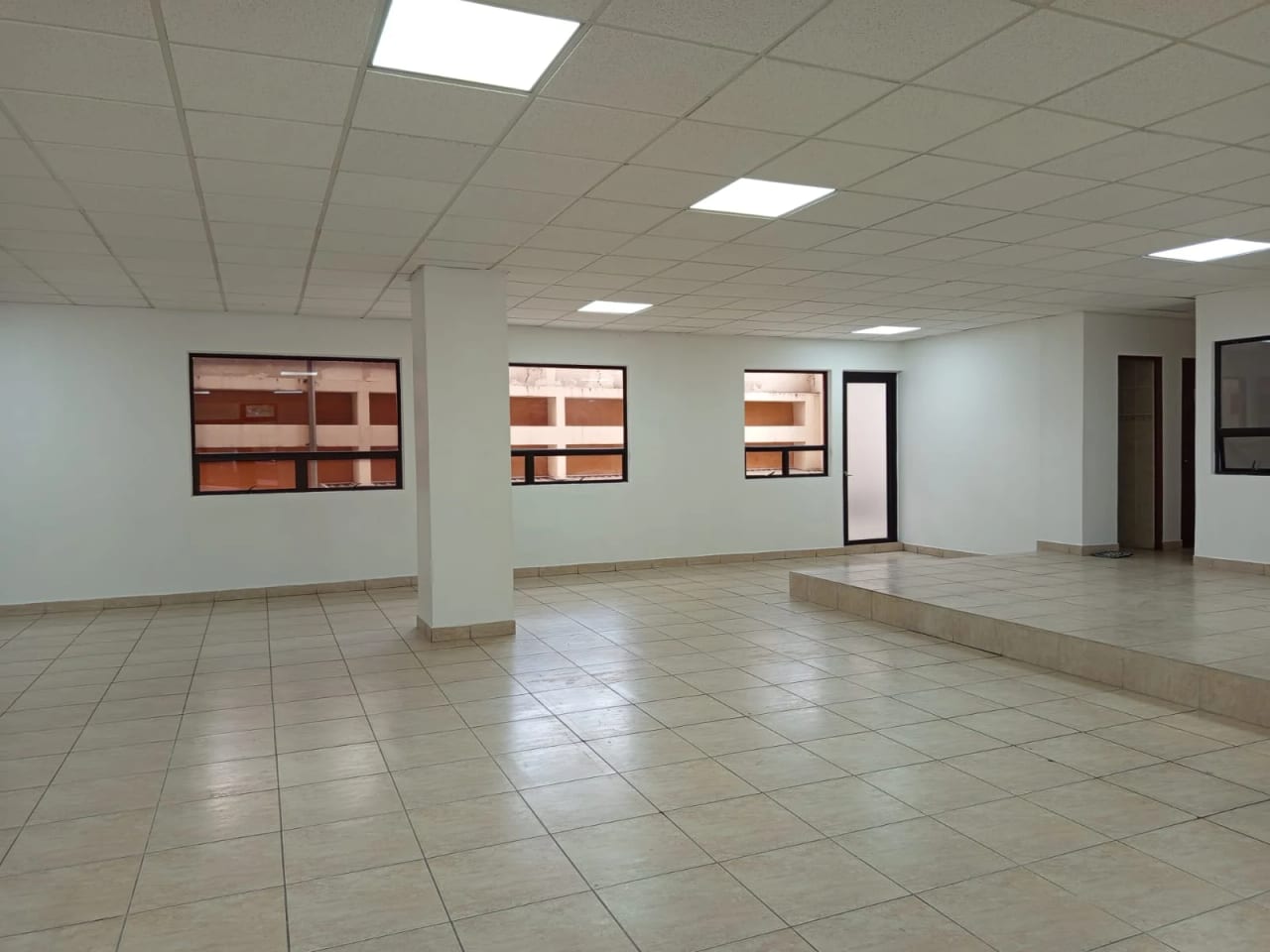 SE RENTA AMPLIA OFICINA CORPORATIVA DE 240 MT2 EN ZONA 13 — Oficina en Alquiler en Zona 13, Guatemala, Ciudad — foto 13 de 17