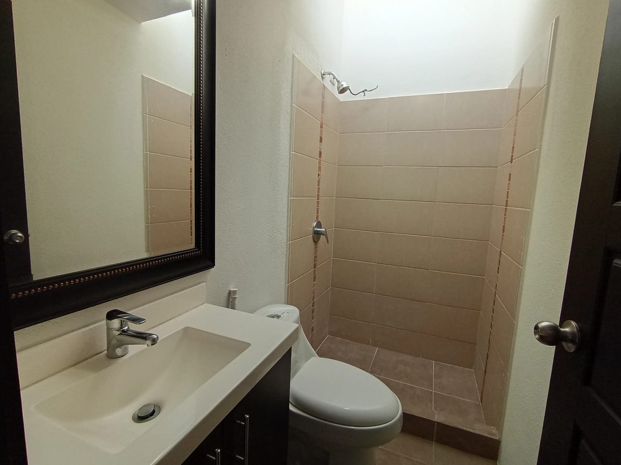 Casa en renta en condominio Alamedas de Santo Domingo, Fraijanes — Casa en Alquiler en Alamedas de Santo Domingo, Carretera a El Salvador, Guatemala, Ciudad — foto 16 de 17