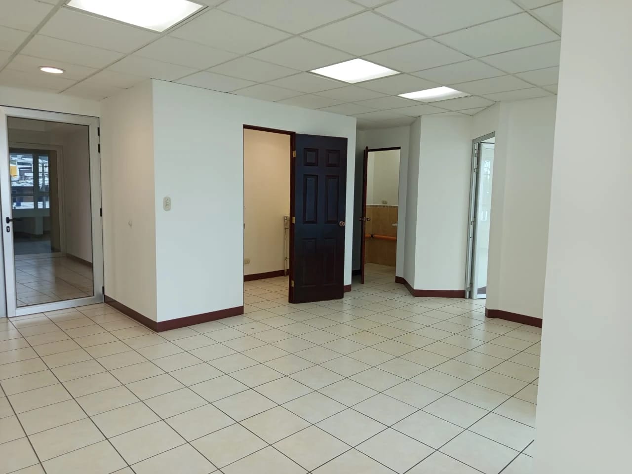 Se renta oficina en zona 10 Oakland — Oficina en Alquiler en Zona 10, Guatemala, Ciudad — foto 3 de 16