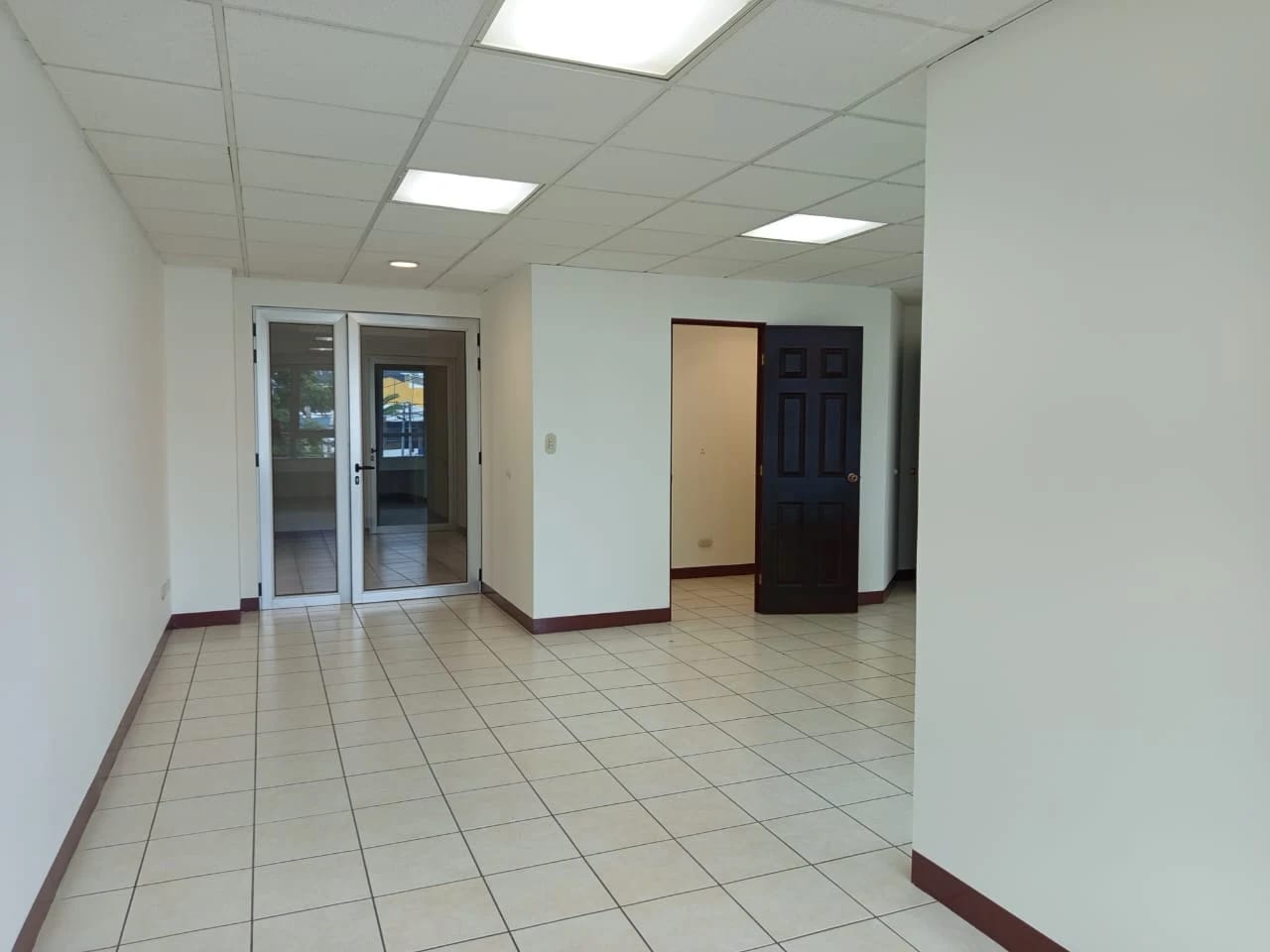 Se renta oficina en zona 10 Oakland — Oficina en Alquiler en Zona 10, Guatemala, Ciudad — foto 1 de 16