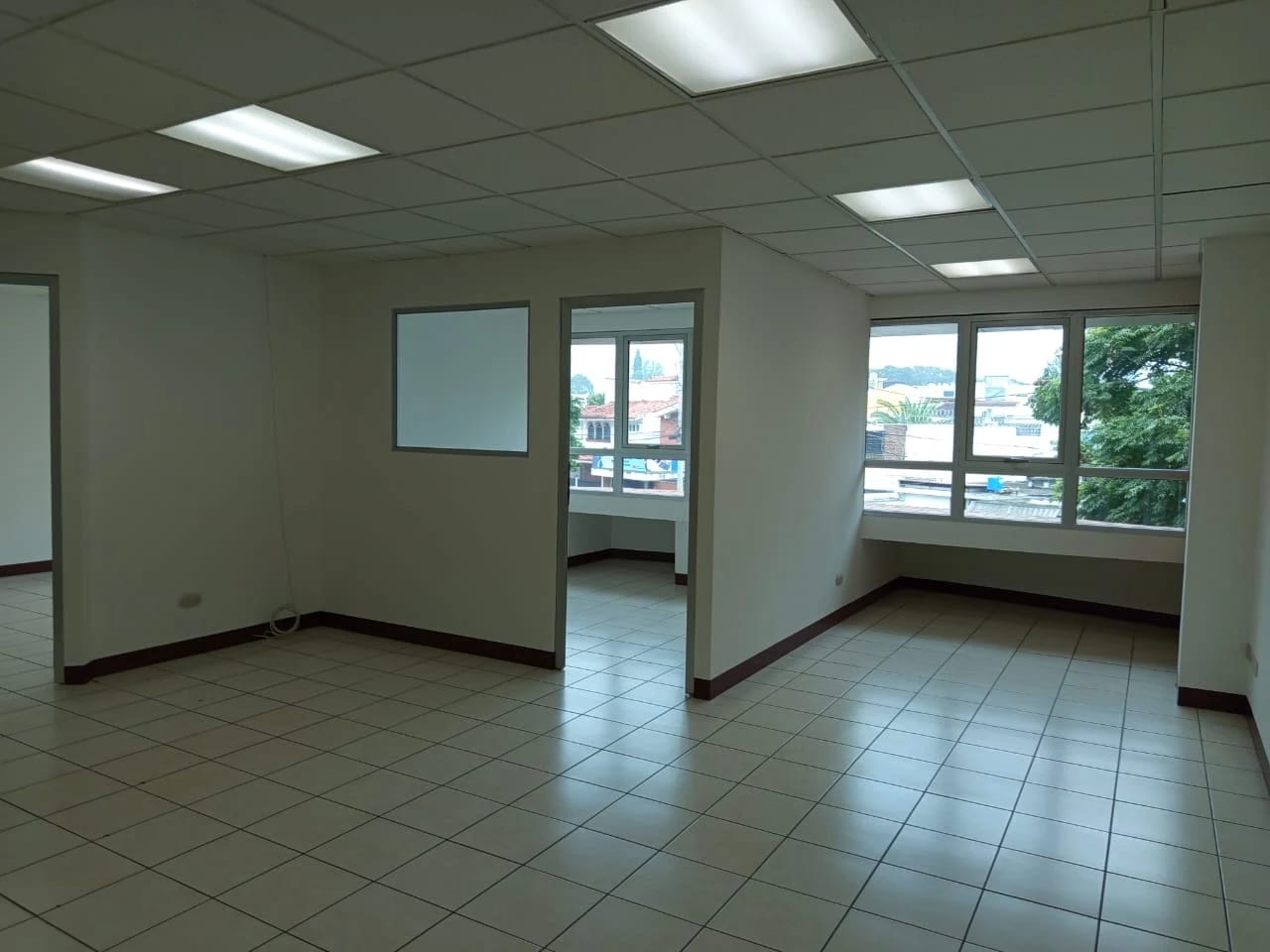 Se renta oficina en zona 10 Oakland — Oficina en Alquiler en Zona 10, Guatemala, Ciudad — foto 4 de 16