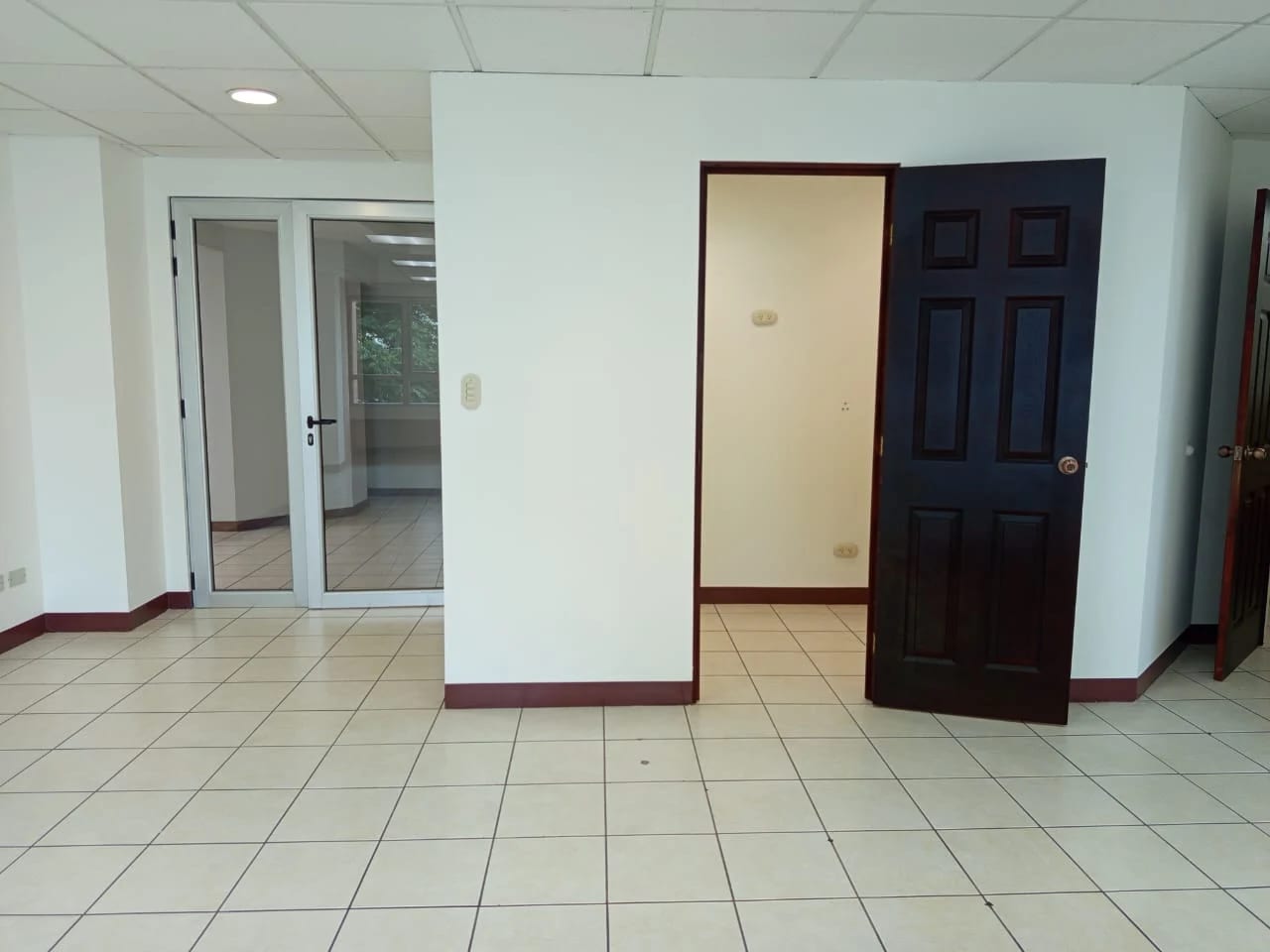 Se renta oficina en zona 10 Oakland — Oficina en Alquiler en Zona 10, Guatemala, Ciudad — foto 7 de 16
