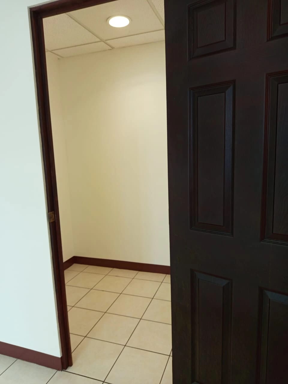 Se renta oficina en zona 10 Oakland — Oficina en Alquiler en Zona 10, Guatemala, Ciudad — foto 13 de 16