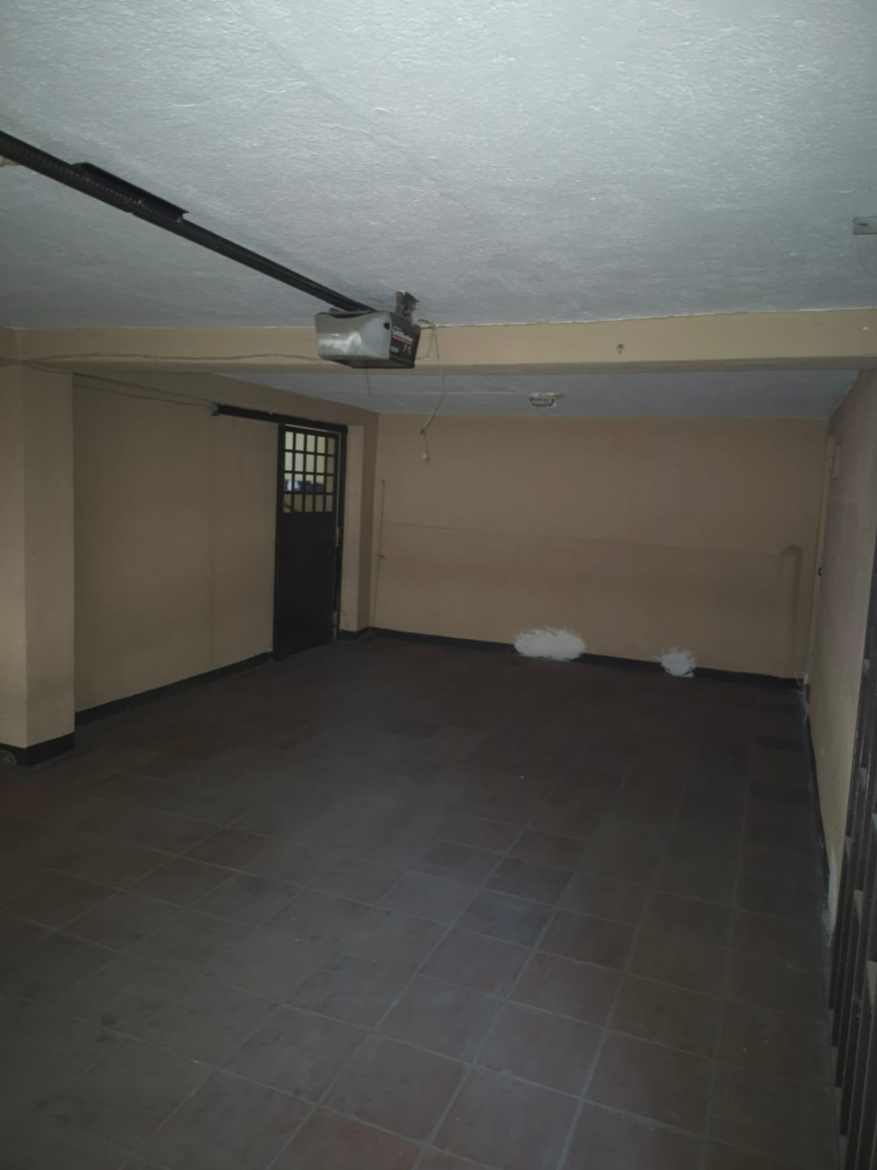 Amplia propiedad comercial en RENTA, zona 11 — Oficina en Alquiler en Zona 11, Guatemala, Ciudad — foto 2 de 15