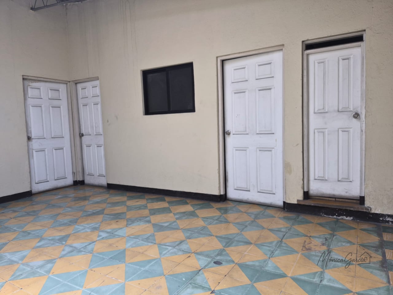 Amplia propiedad comercial en RENTA, zona 11 — Oficina en Alquiler en Zona 11, Guatemala, Ciudad — foto 12 de 15