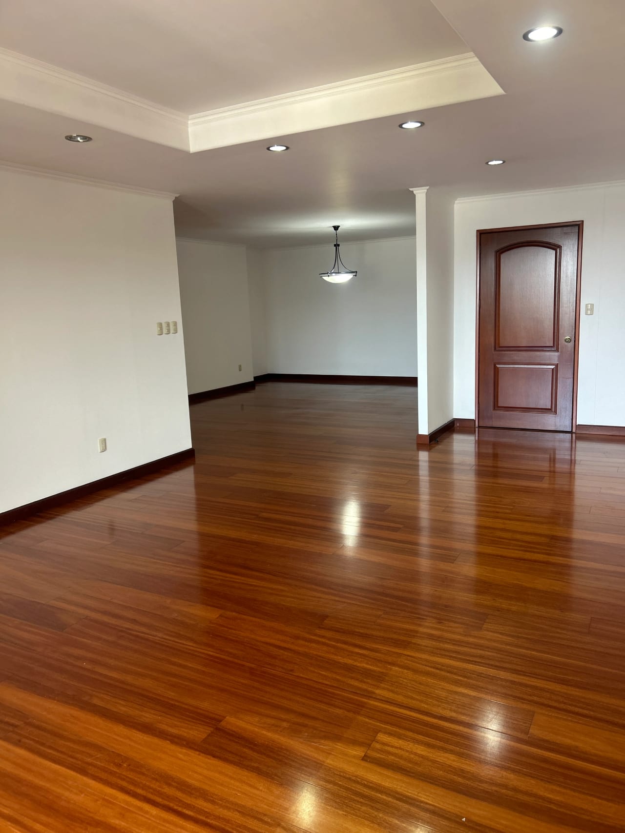 Se renta apartamento en zona 14 - Image 1